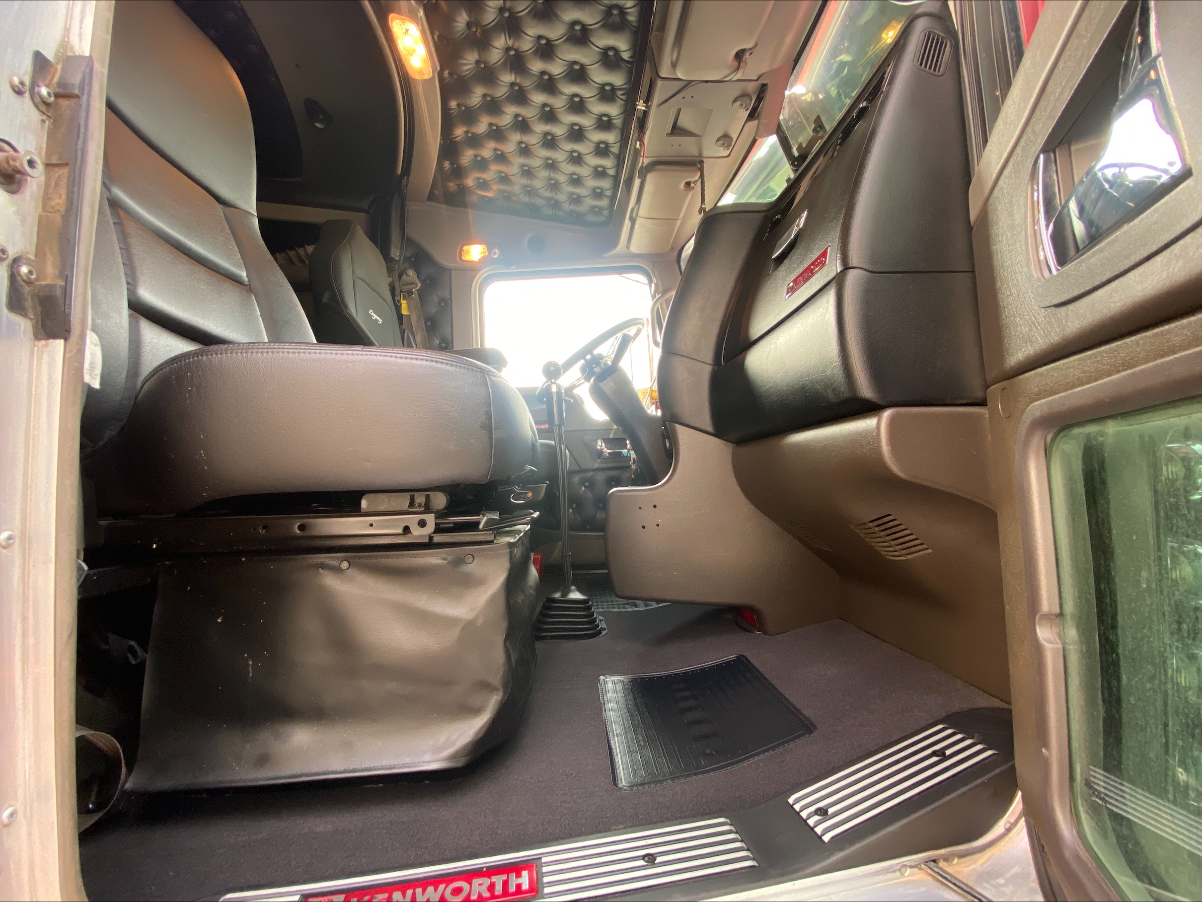 2019 Kenworth W900 - image 15