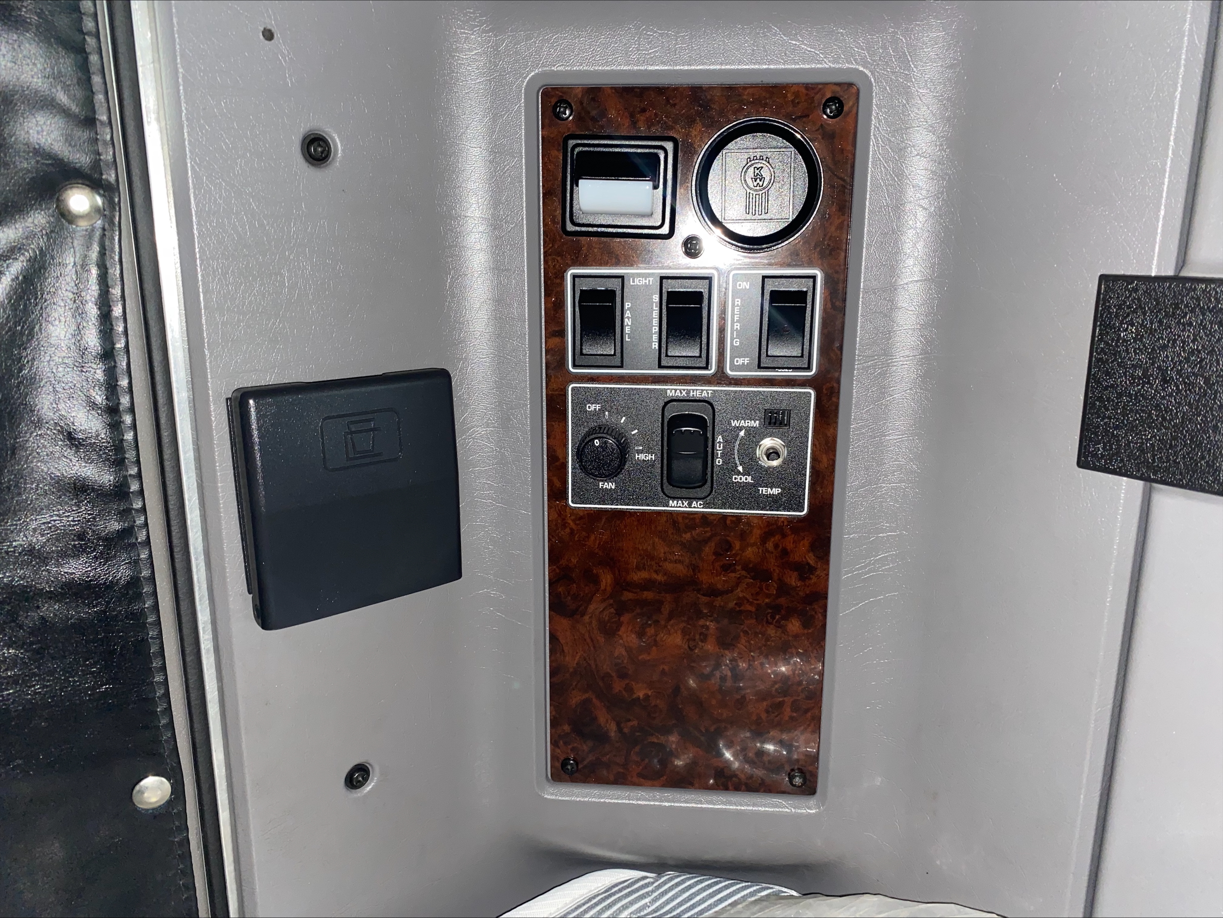 2019 Kenworth W900 - image 24