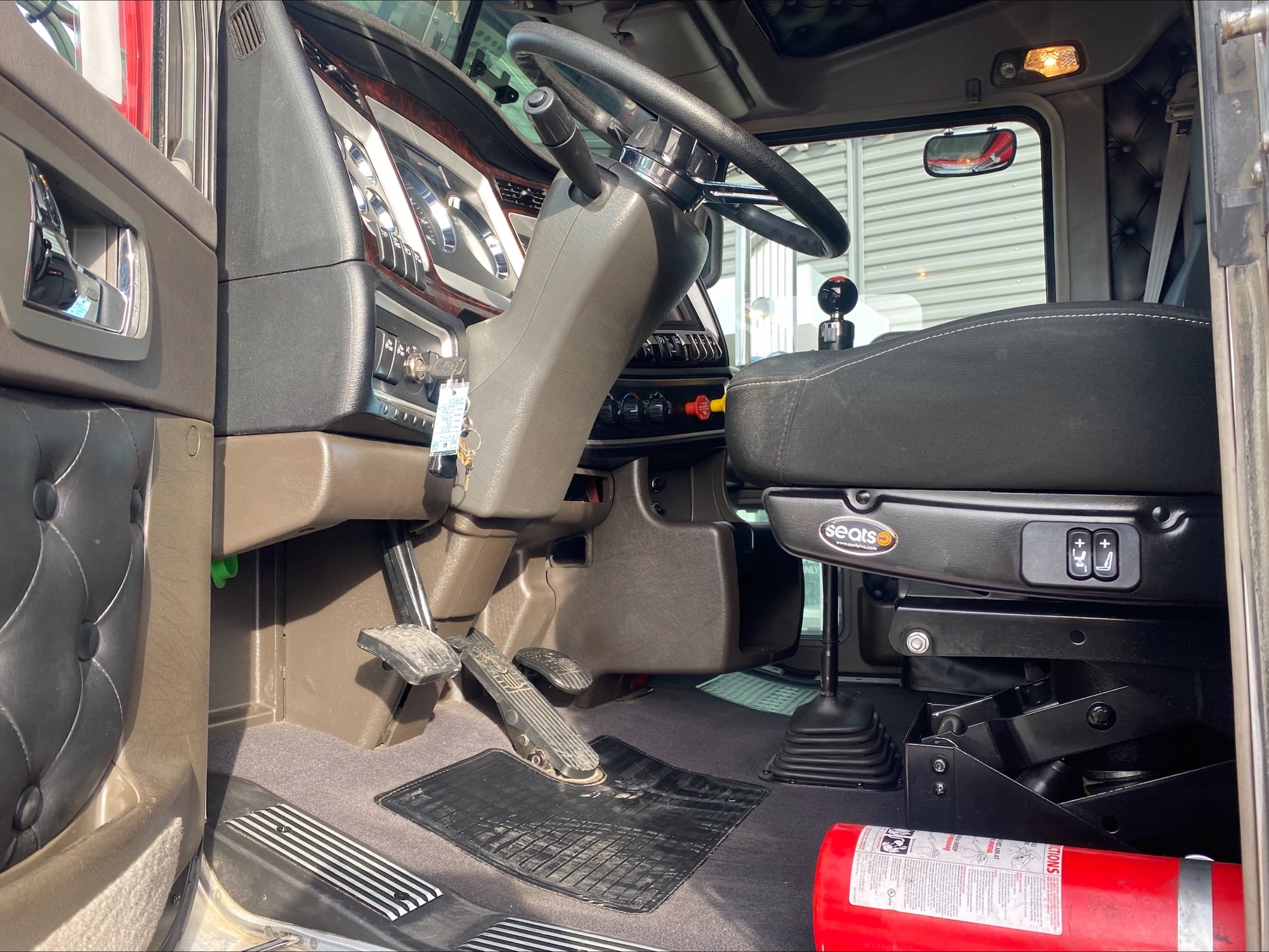 2019 Kenworth W900 - image 11