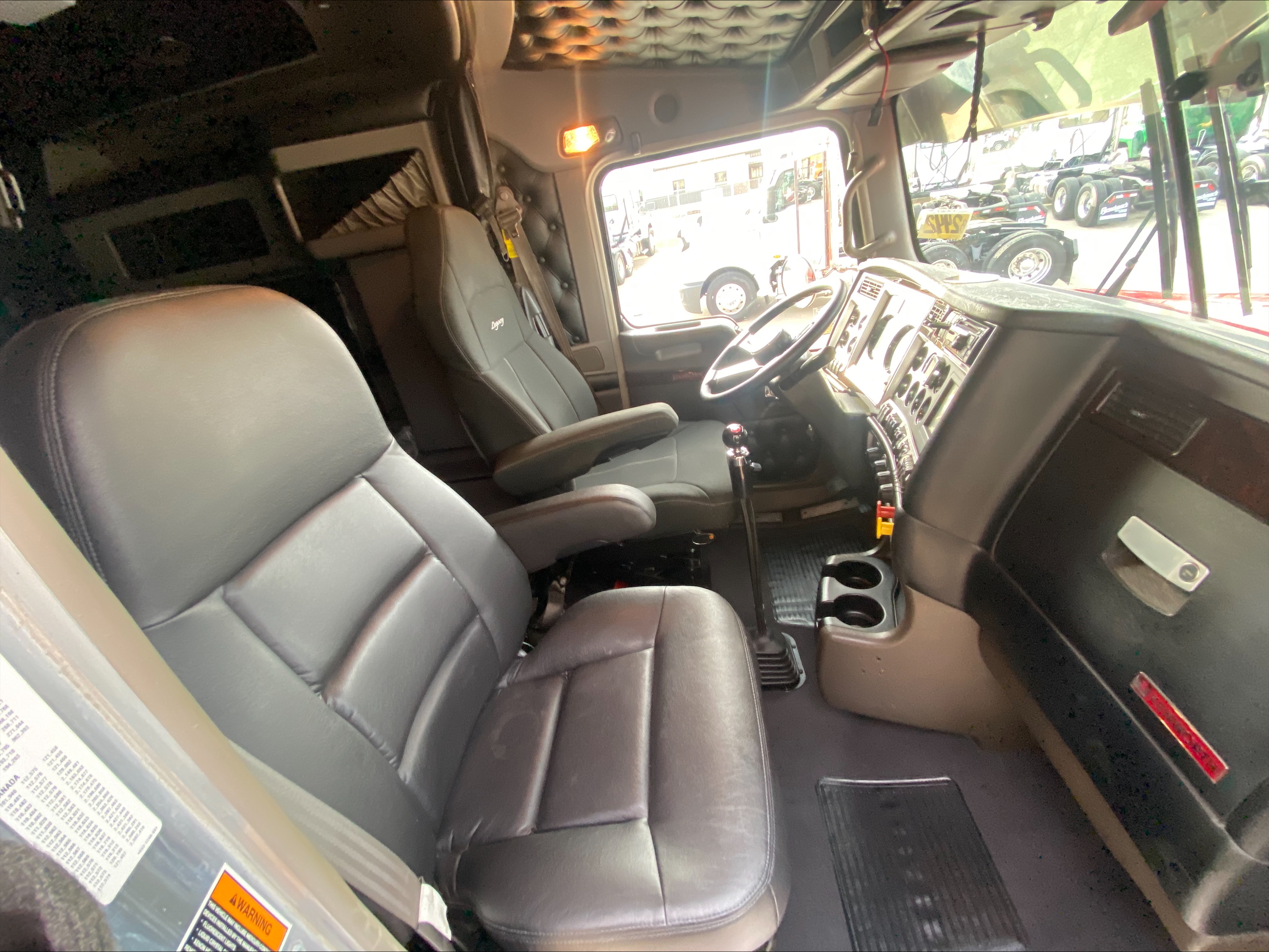 2019 Kenworth W900 - image 16