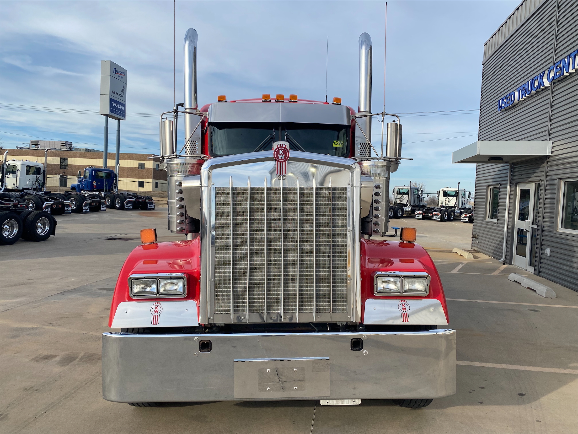 2019 Kenworth W900 - image 2