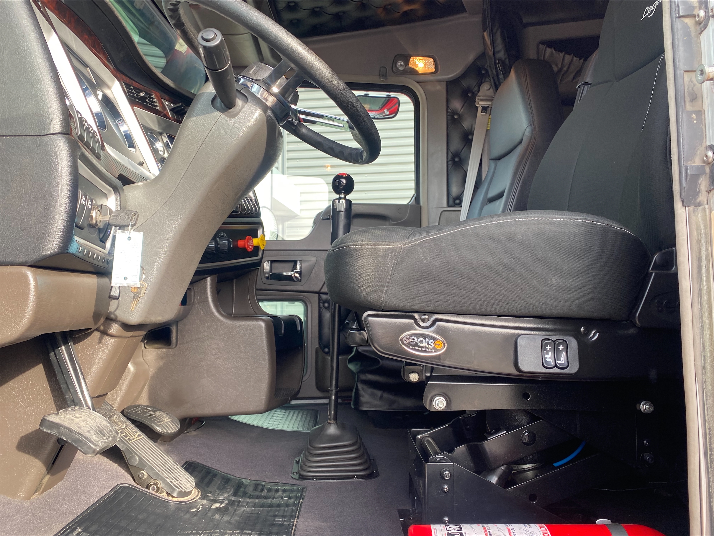 2019 Kenworth W900 - image 12