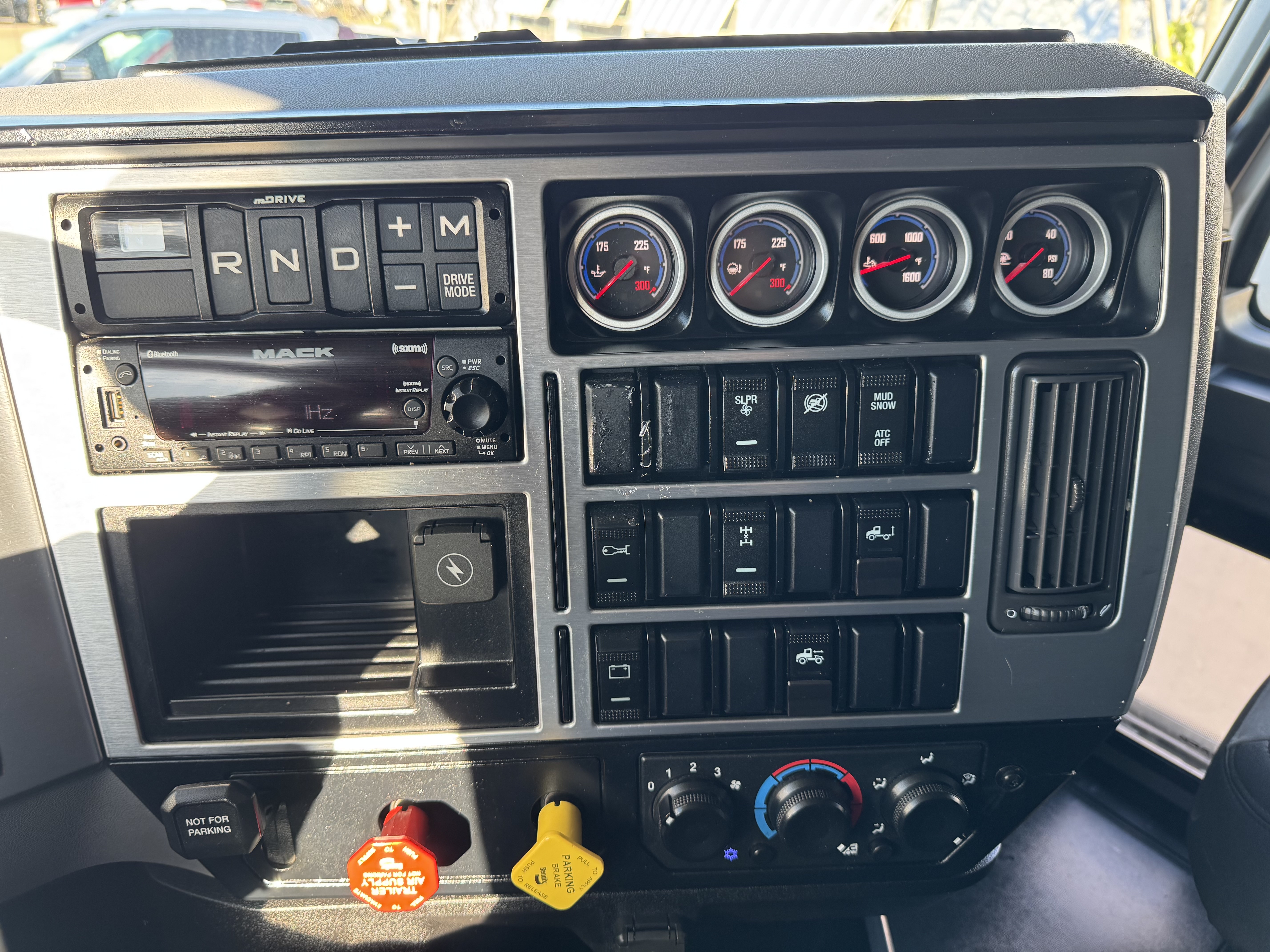 2022 Mack - image 10