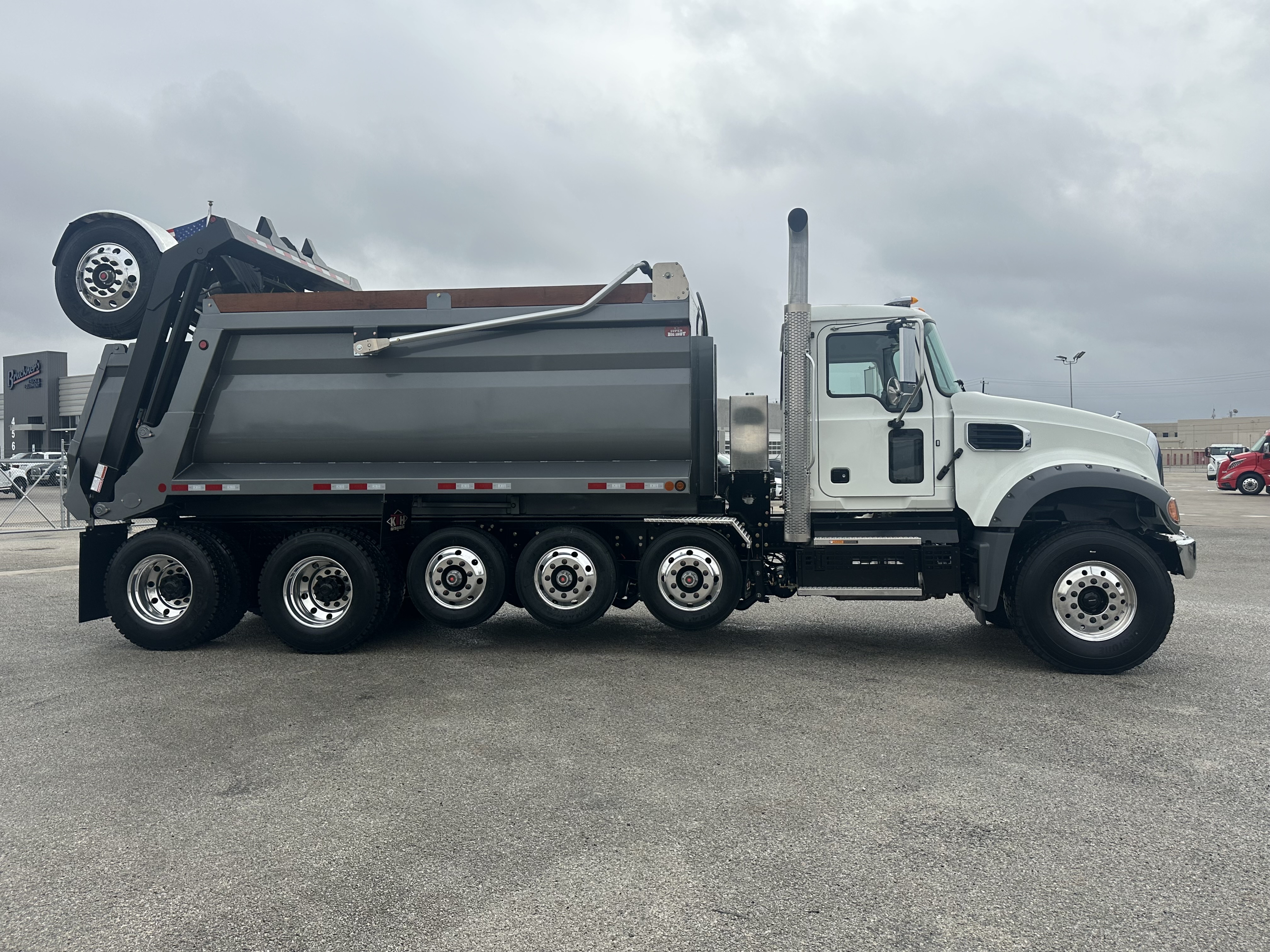 2026 Mack Granite - image 4