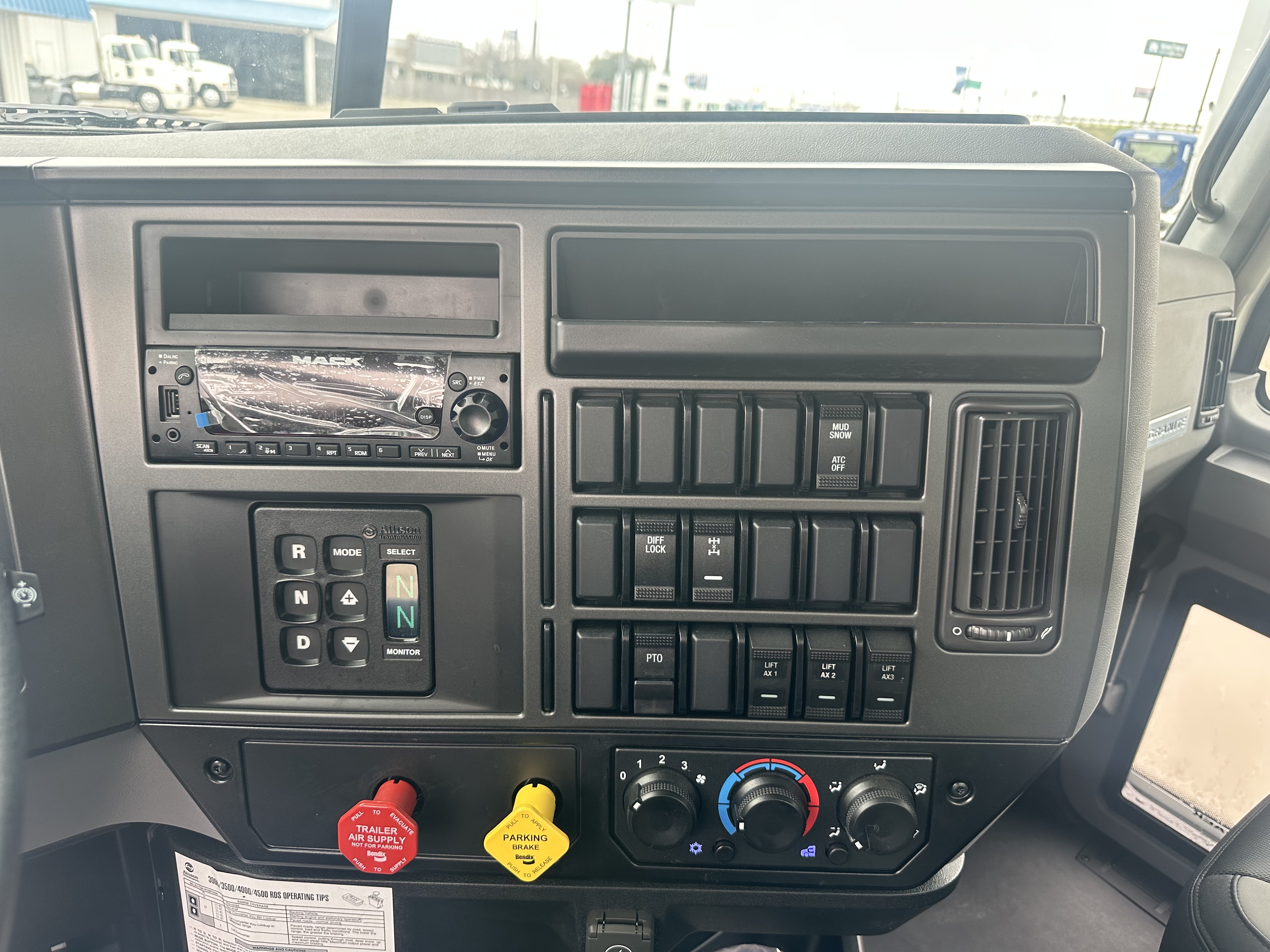 2026 Mack Granite - image 12