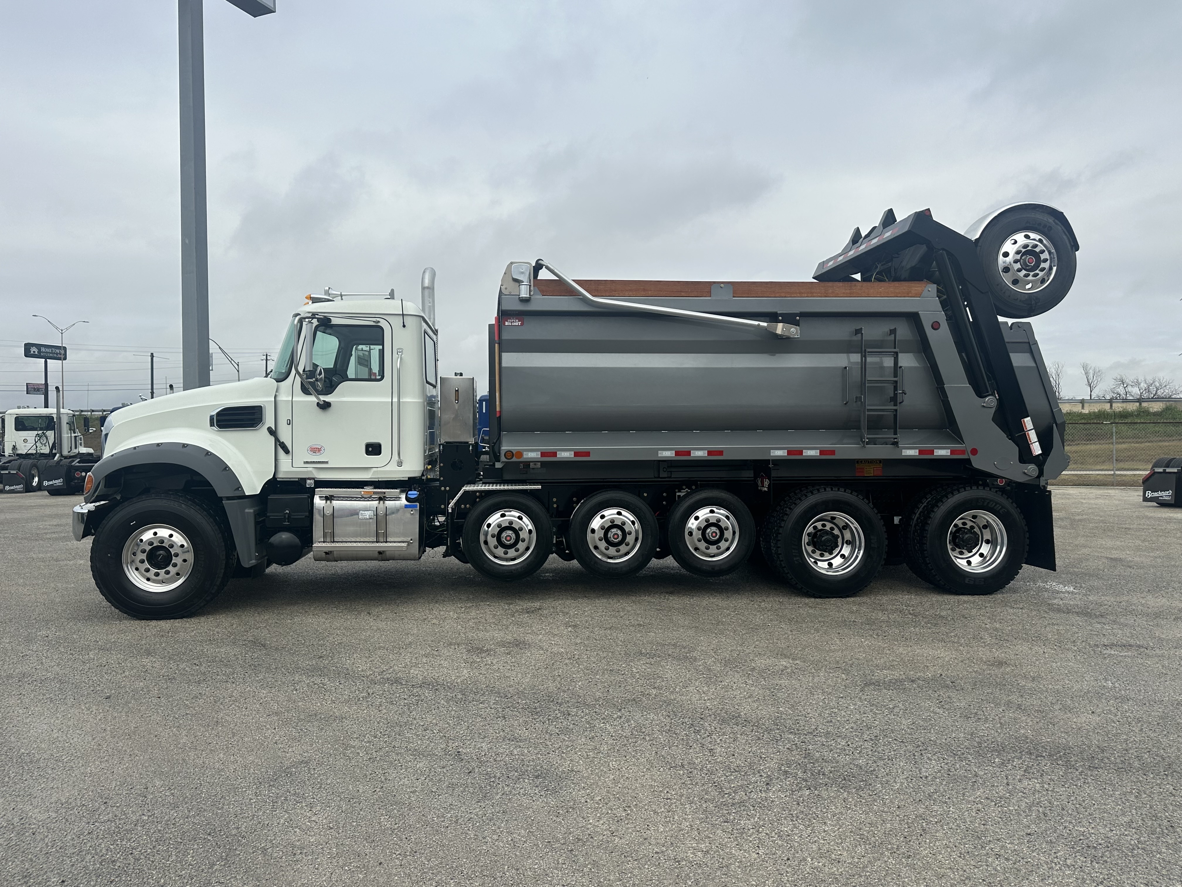 2026 Mack Granite - image 5