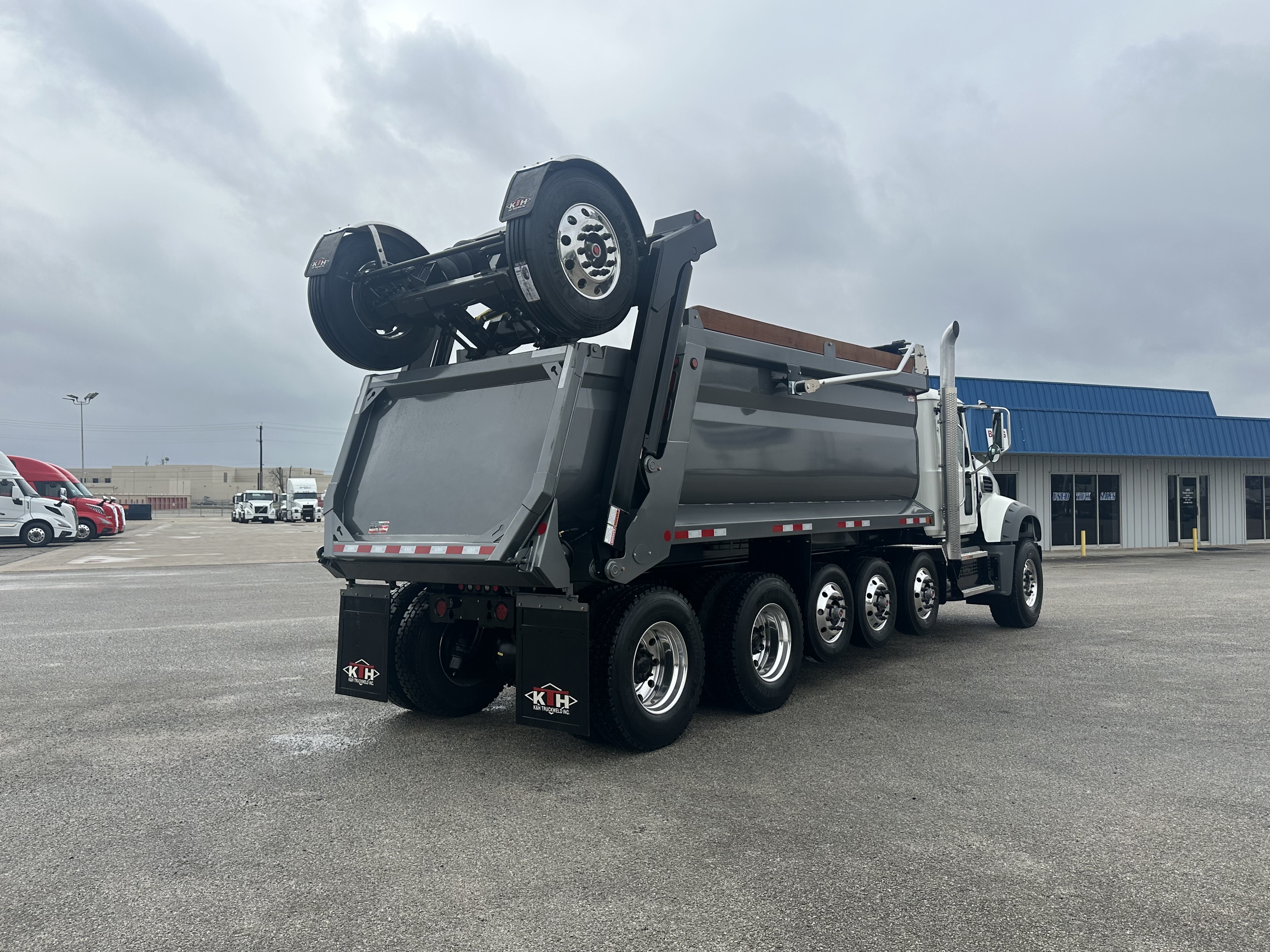 2026 Mack Granite - image 9