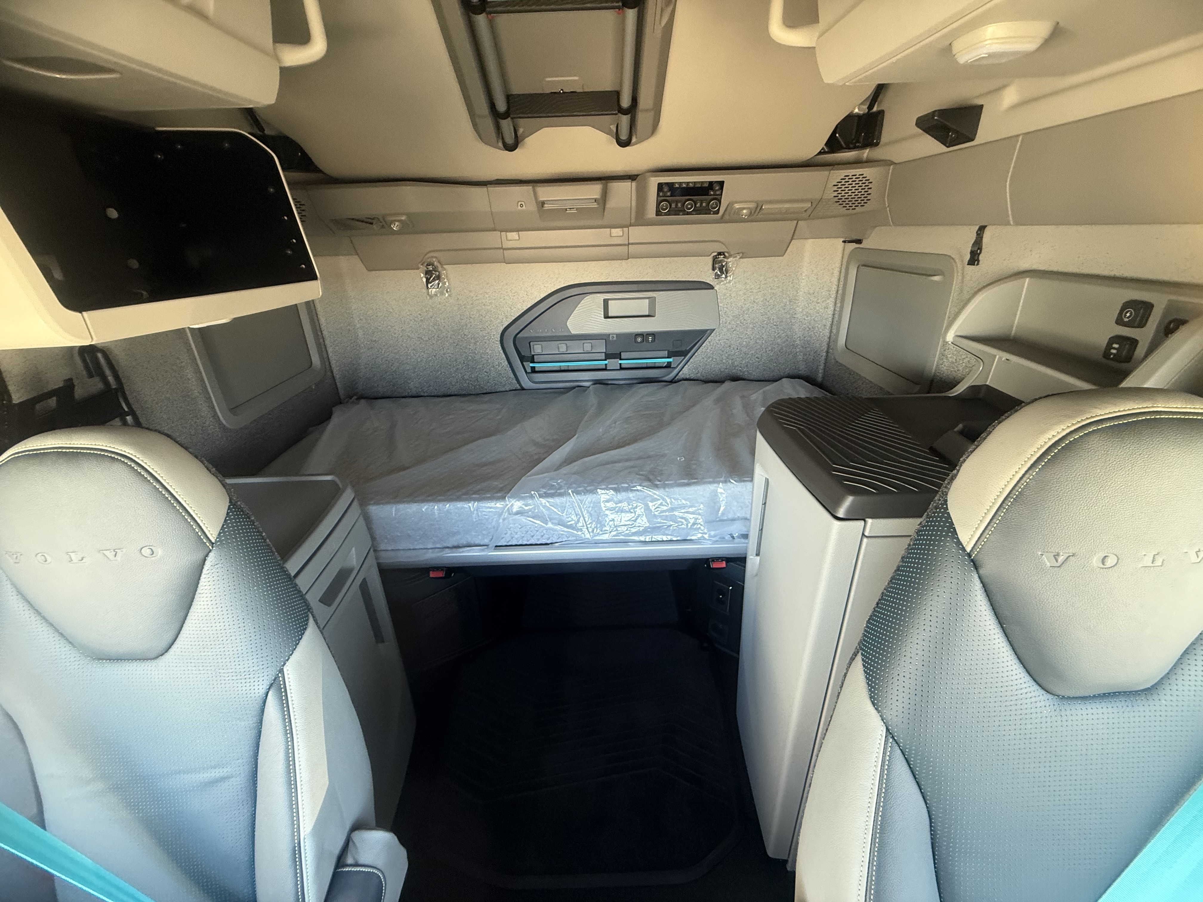 2026 Volvo - image 18