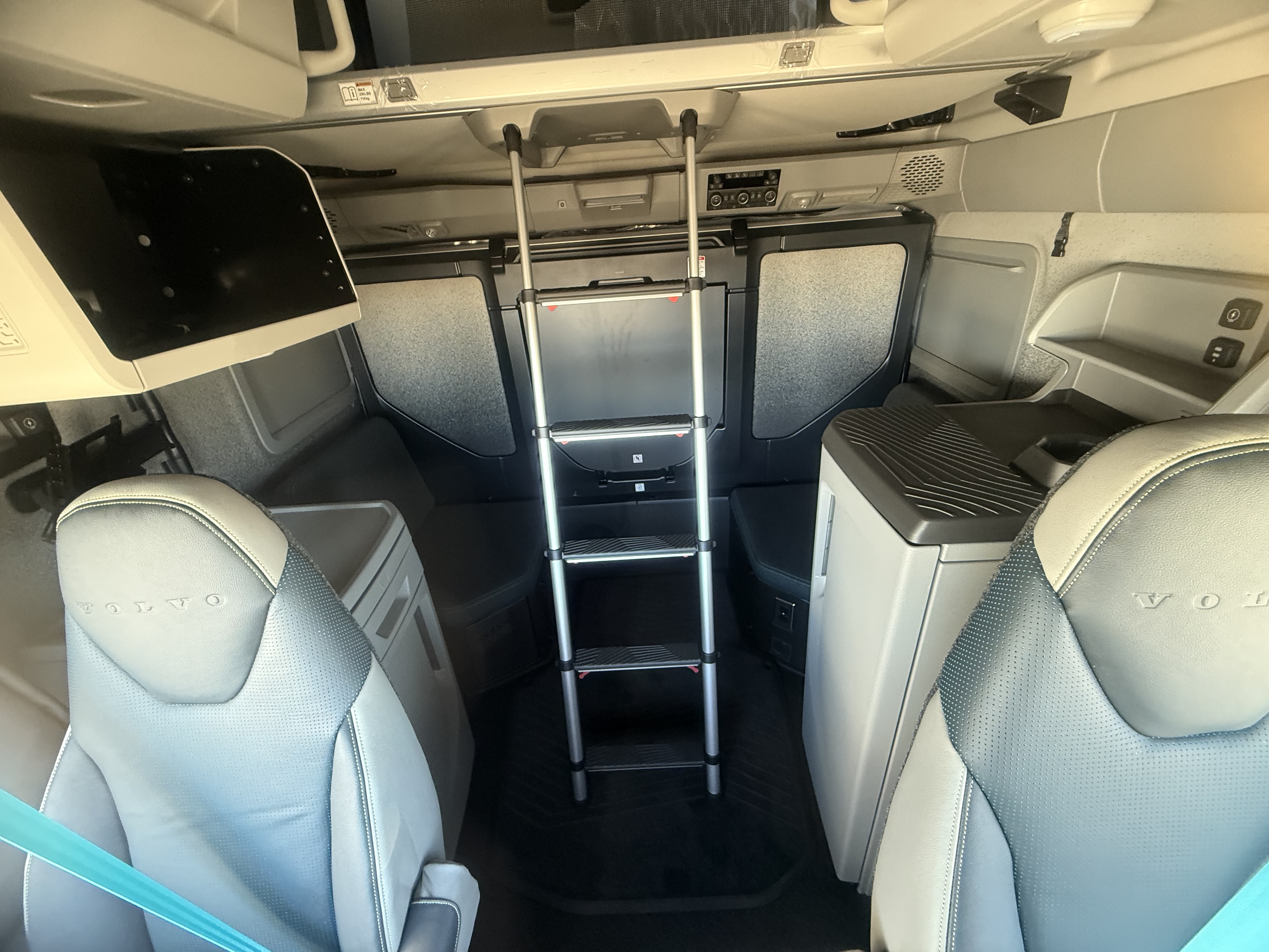 2026 Volvo - image 17