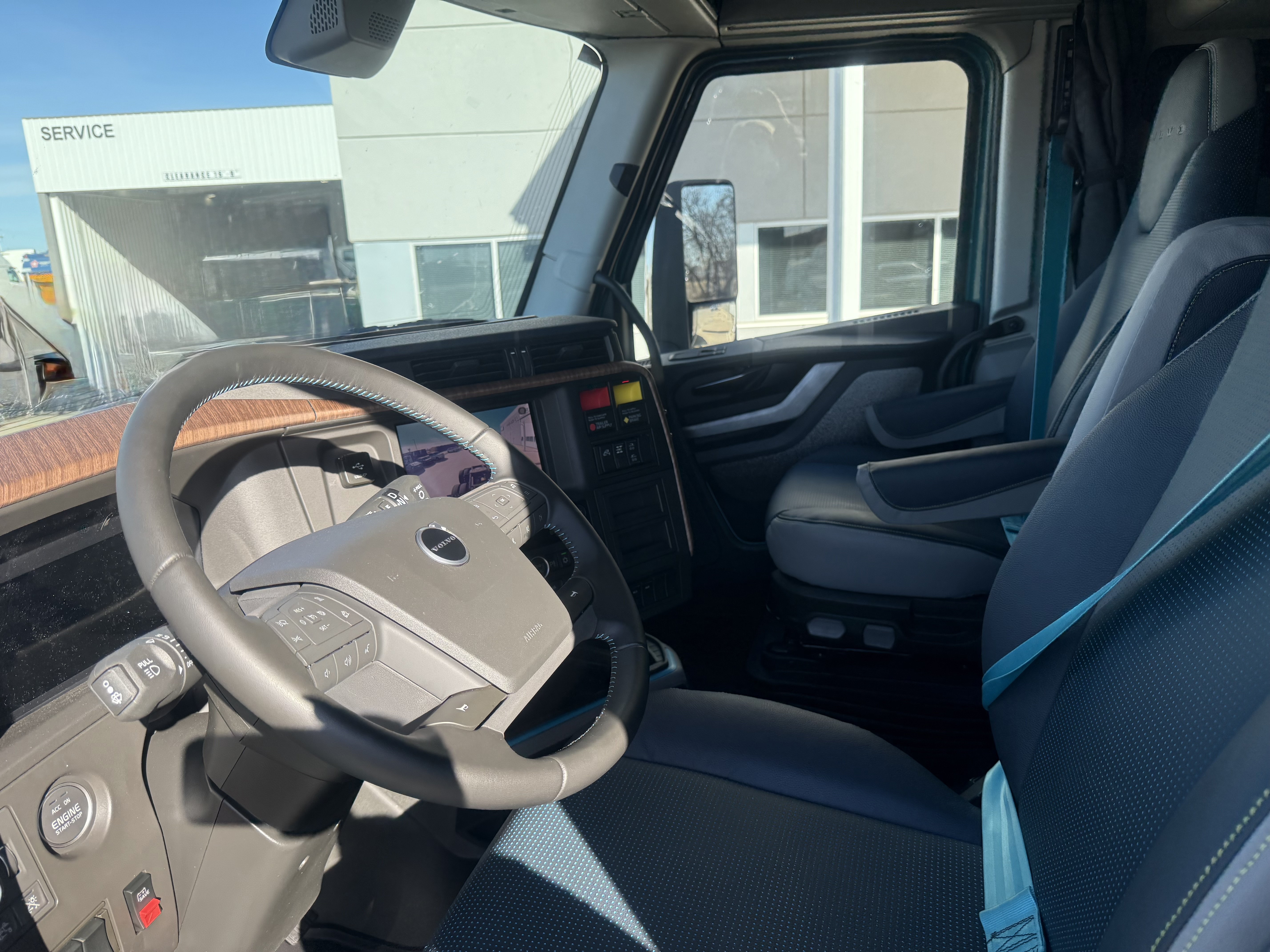 2026 Volvo - image 9