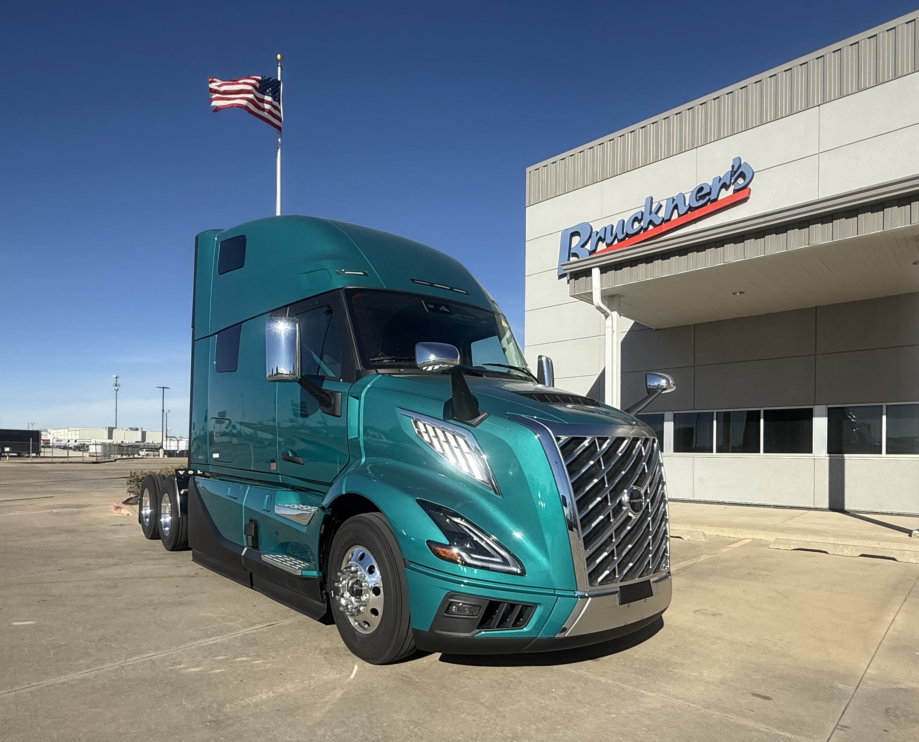 2026 Volvo - image 7