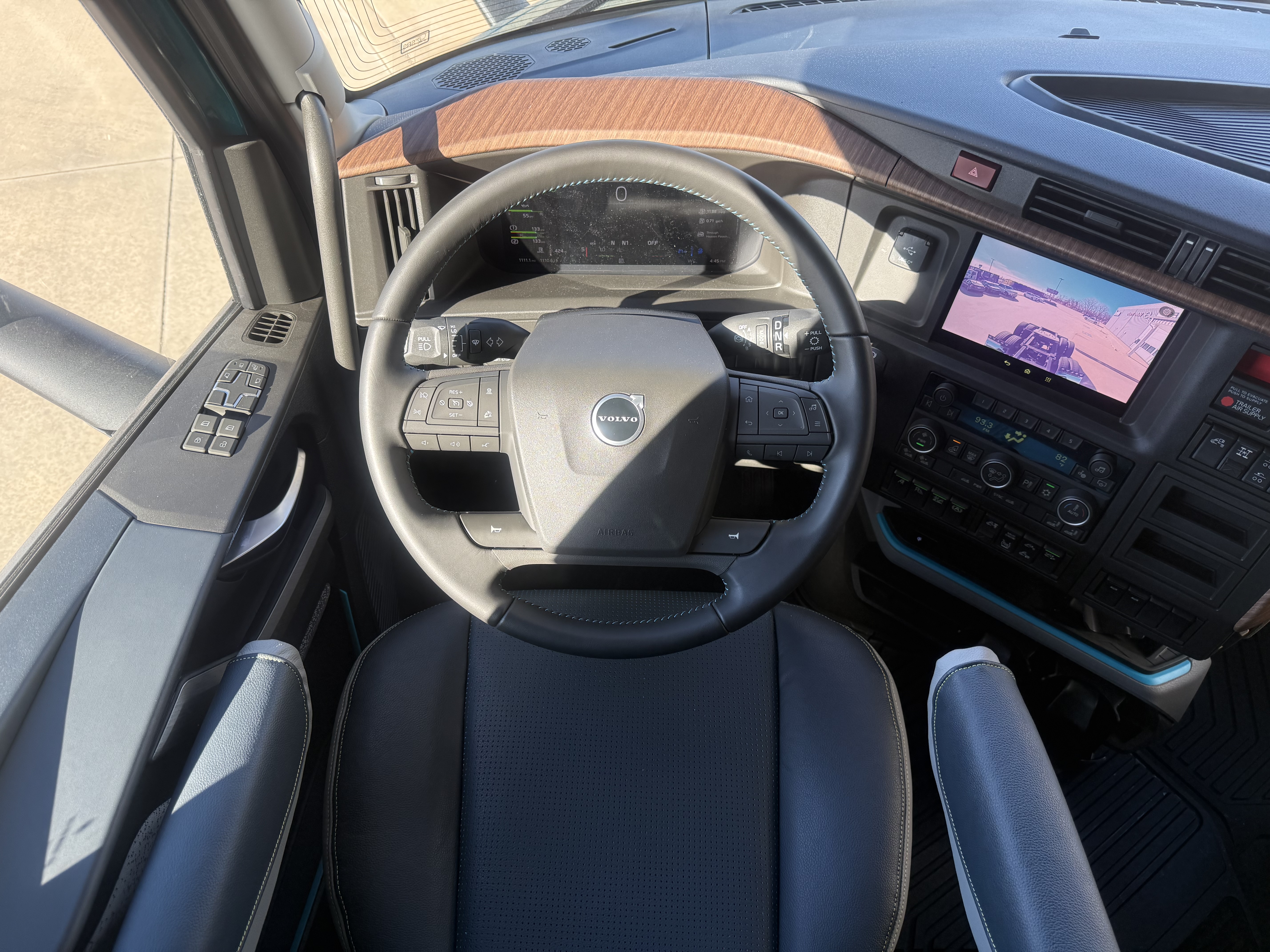 2026 Volvo - image 10