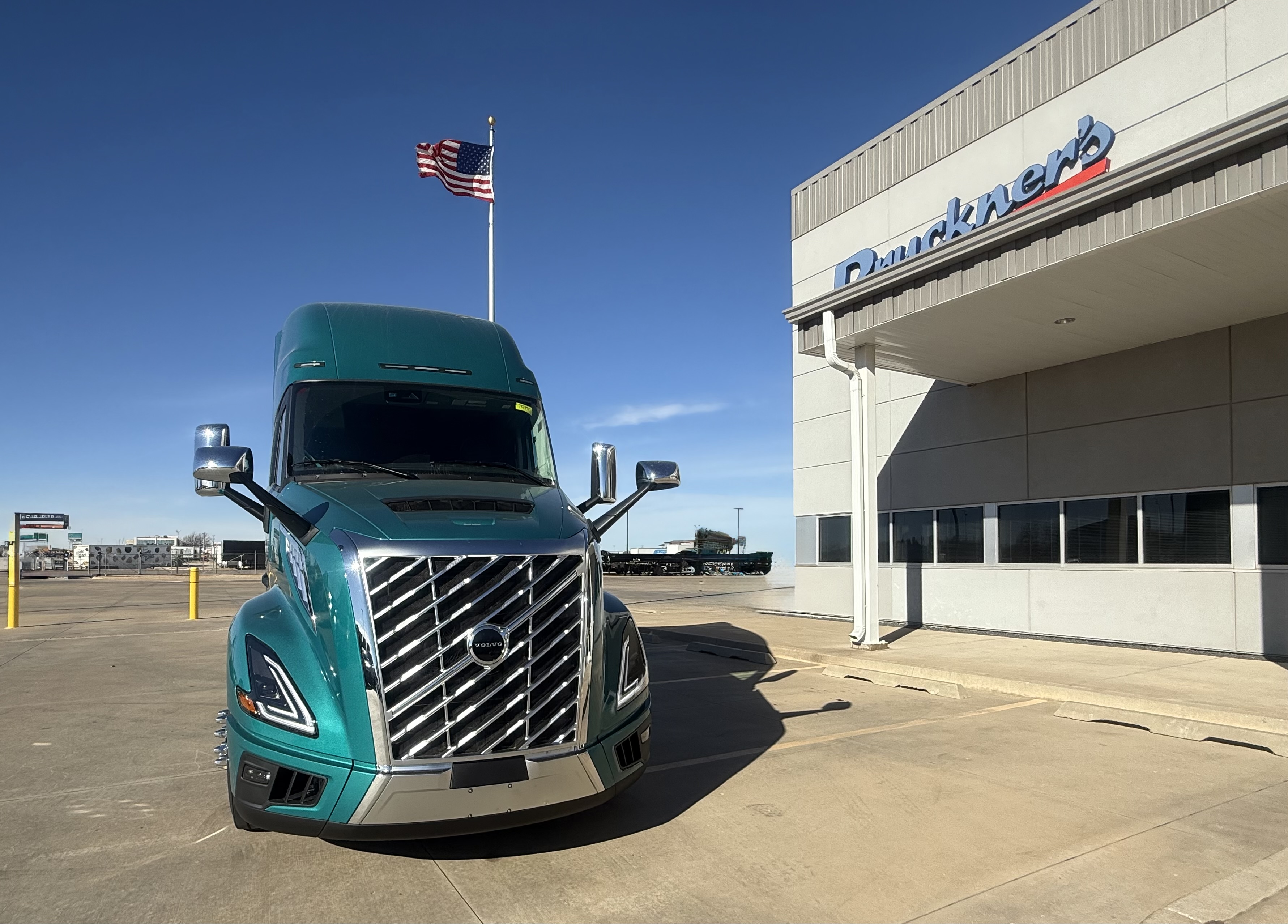 2026 Volvo - image 21