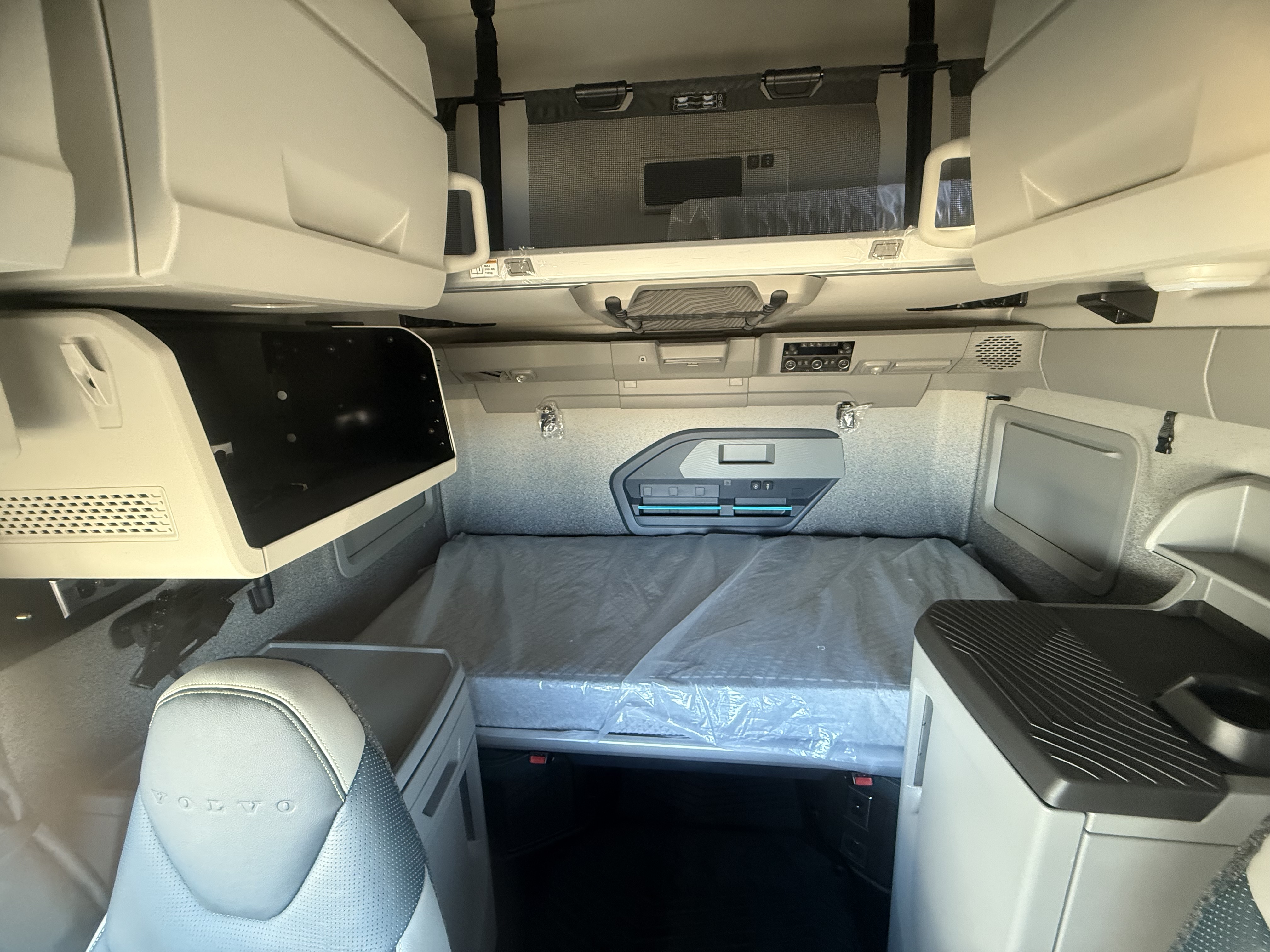 2026 Volvo - image 19