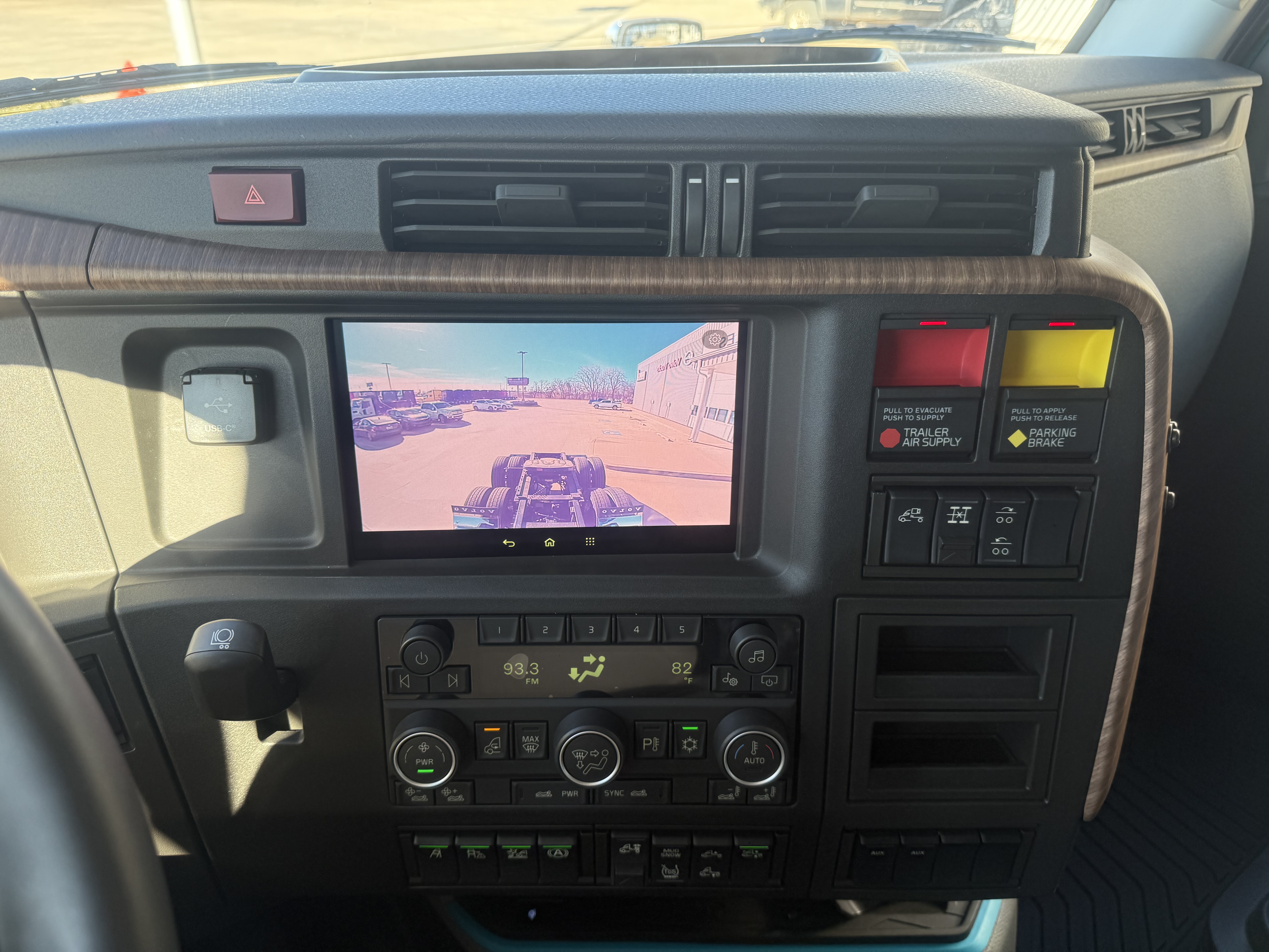 2026 Volvo - image 11