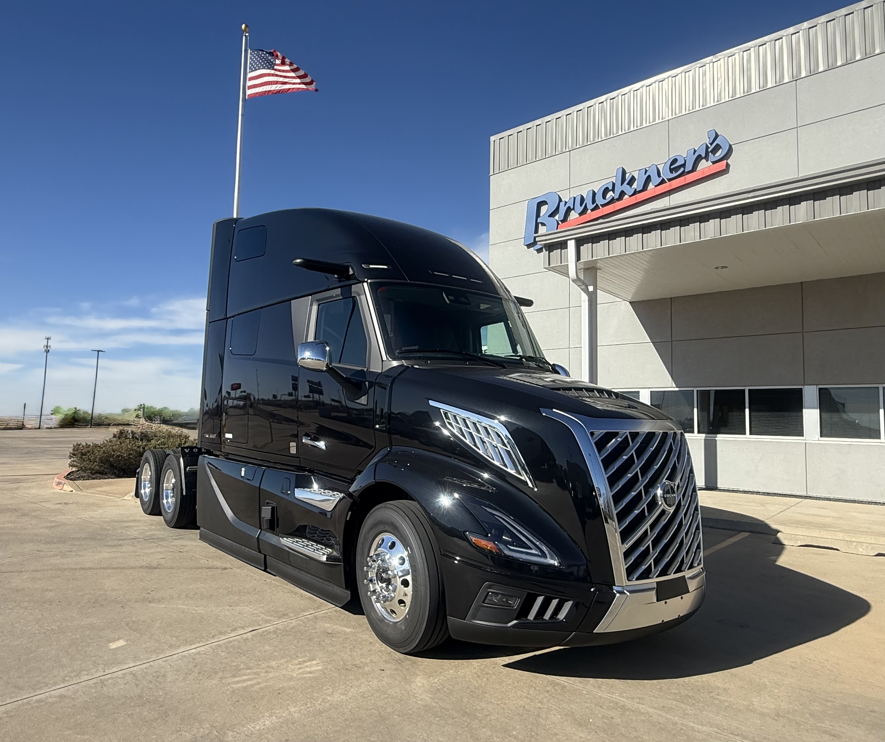 2026 Volvo - image 8