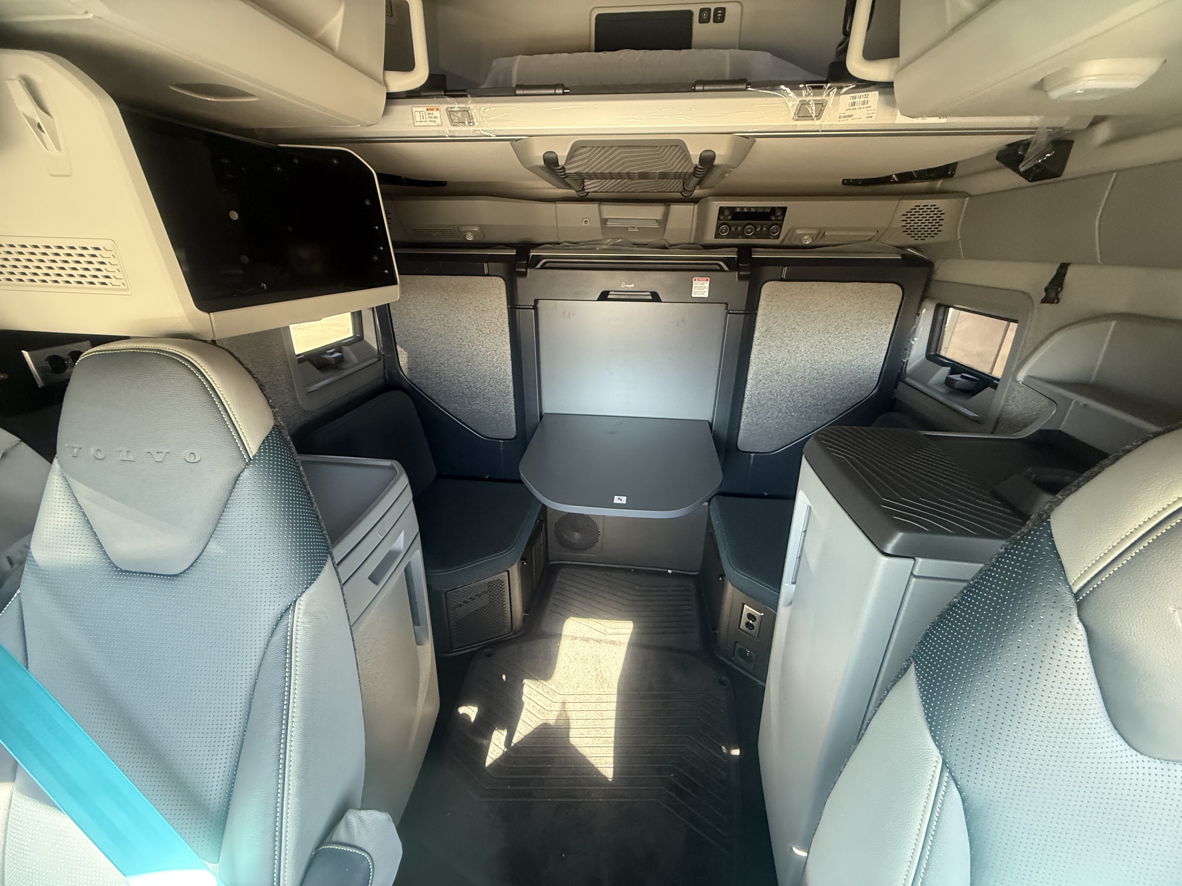 2026 Volvo - image 18