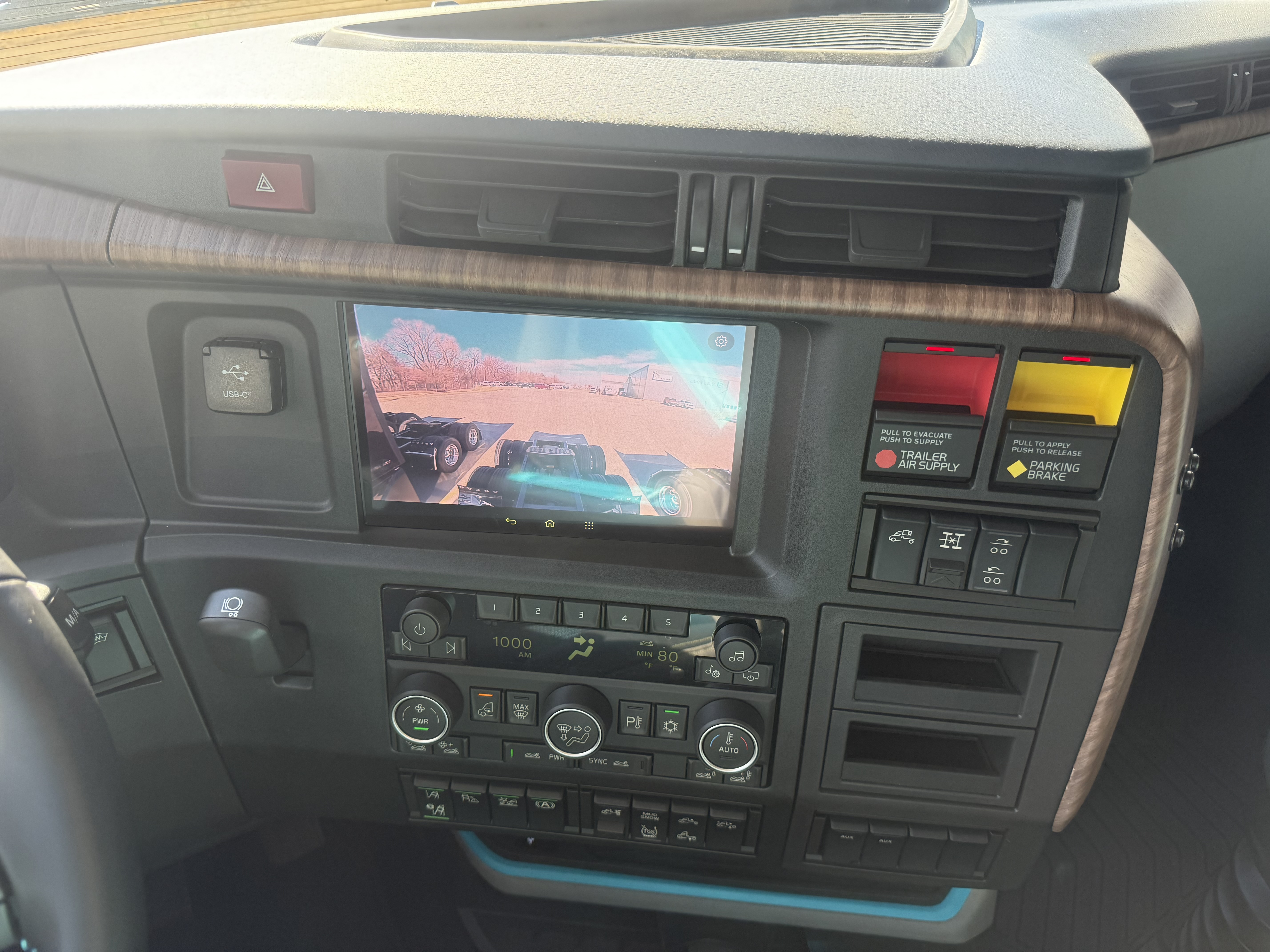 2026 Volvo - image 14