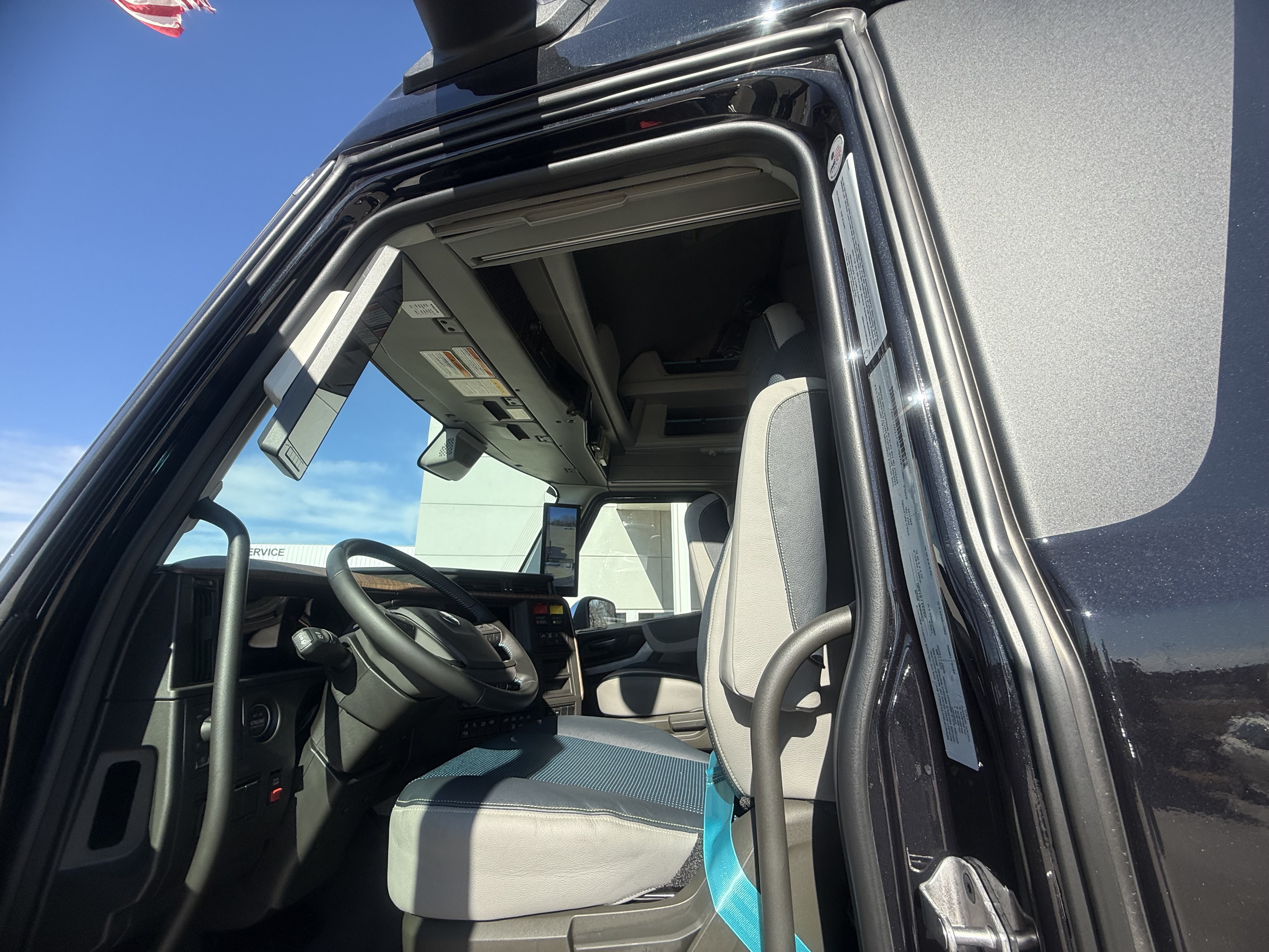 2026 Volvo - image 11