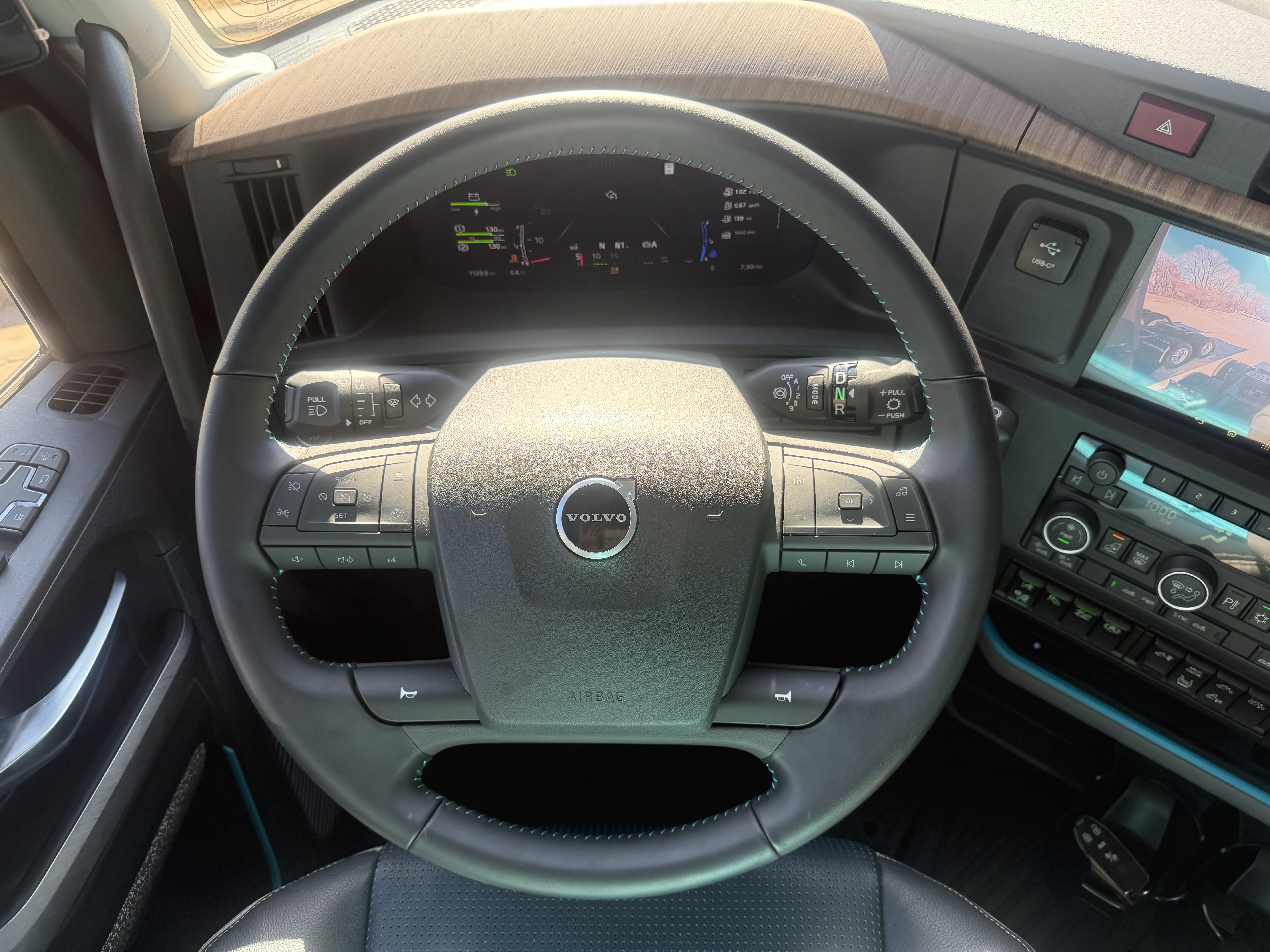 2026 Volvo - image 13