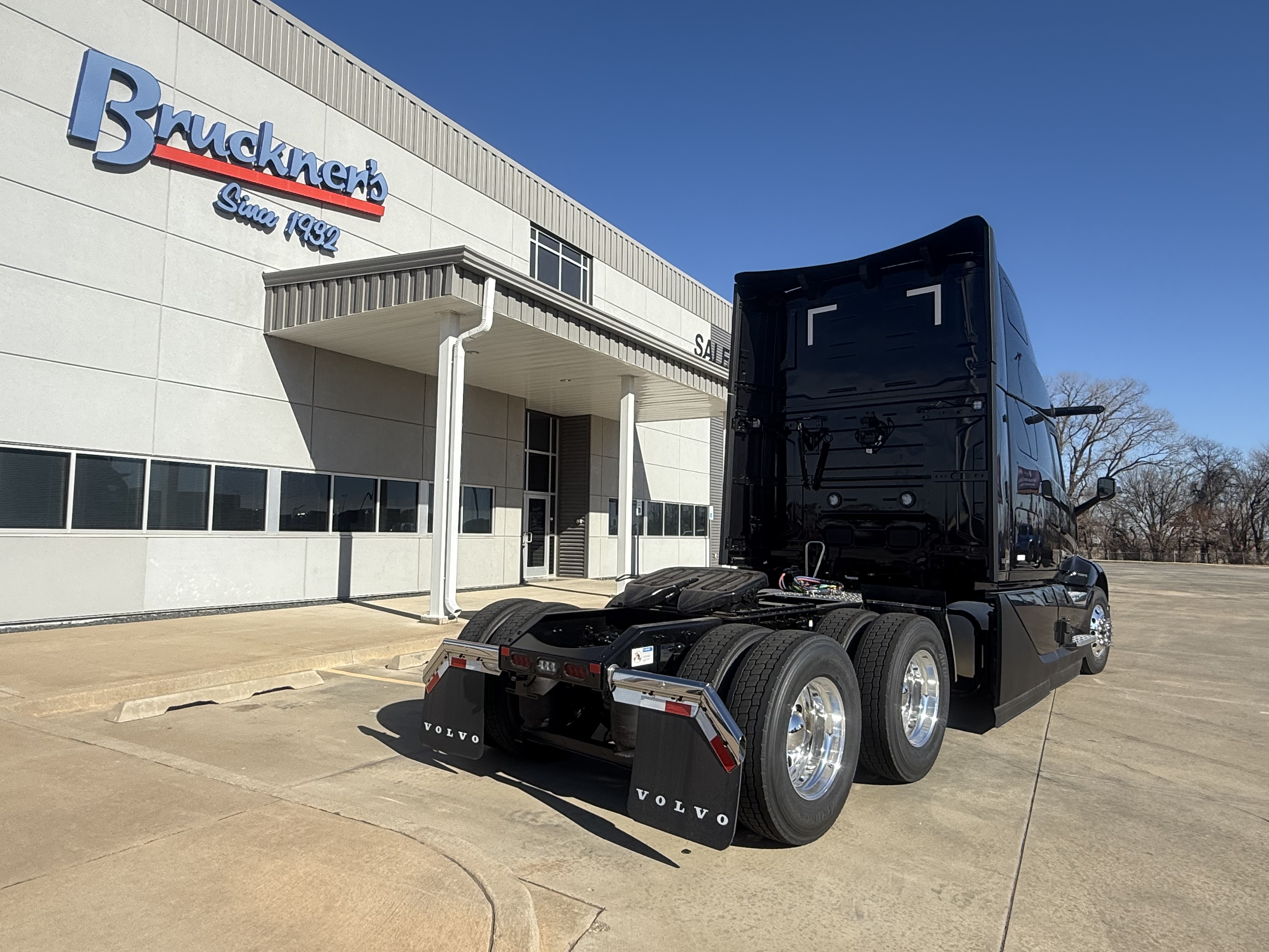 2026 Volvo - image 6