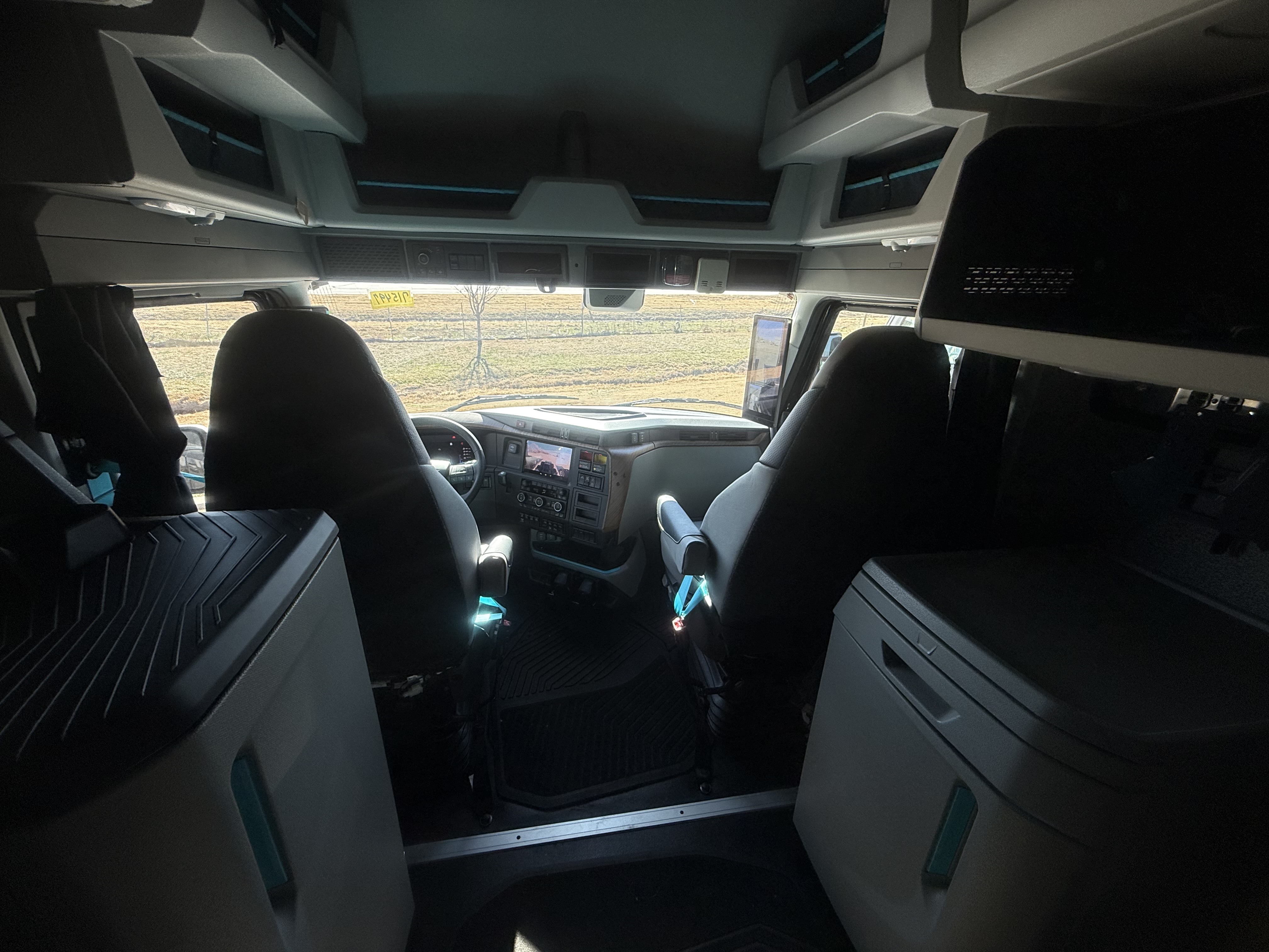 2026 Volvo - image 17