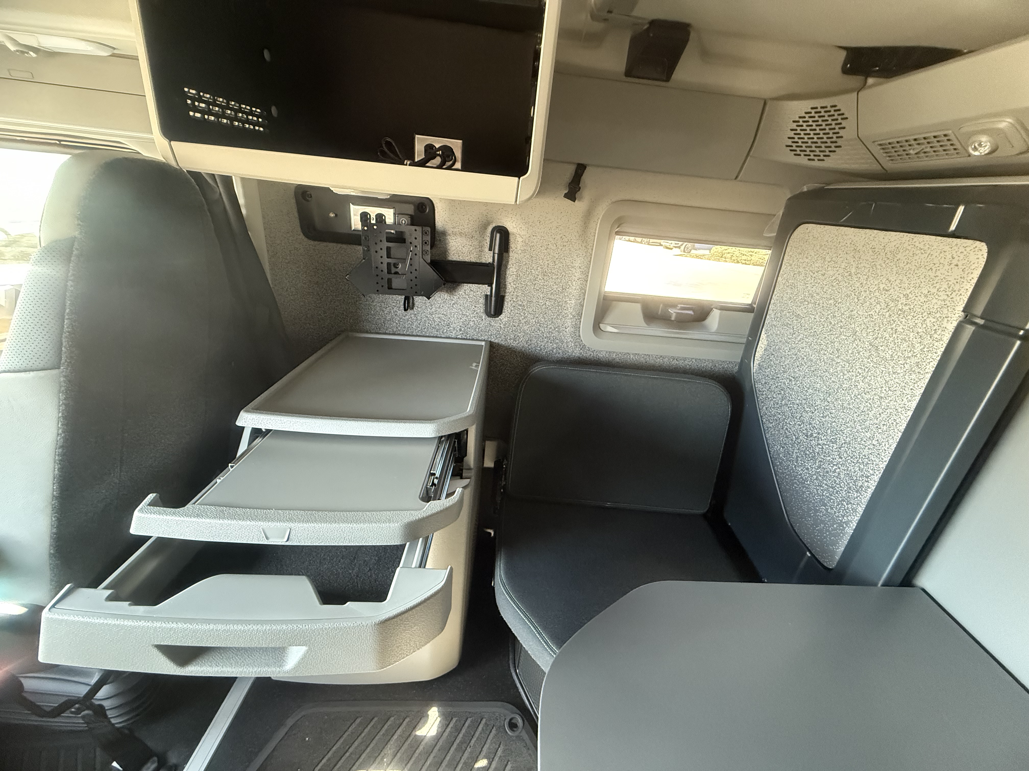 2026 Volvo - image 20