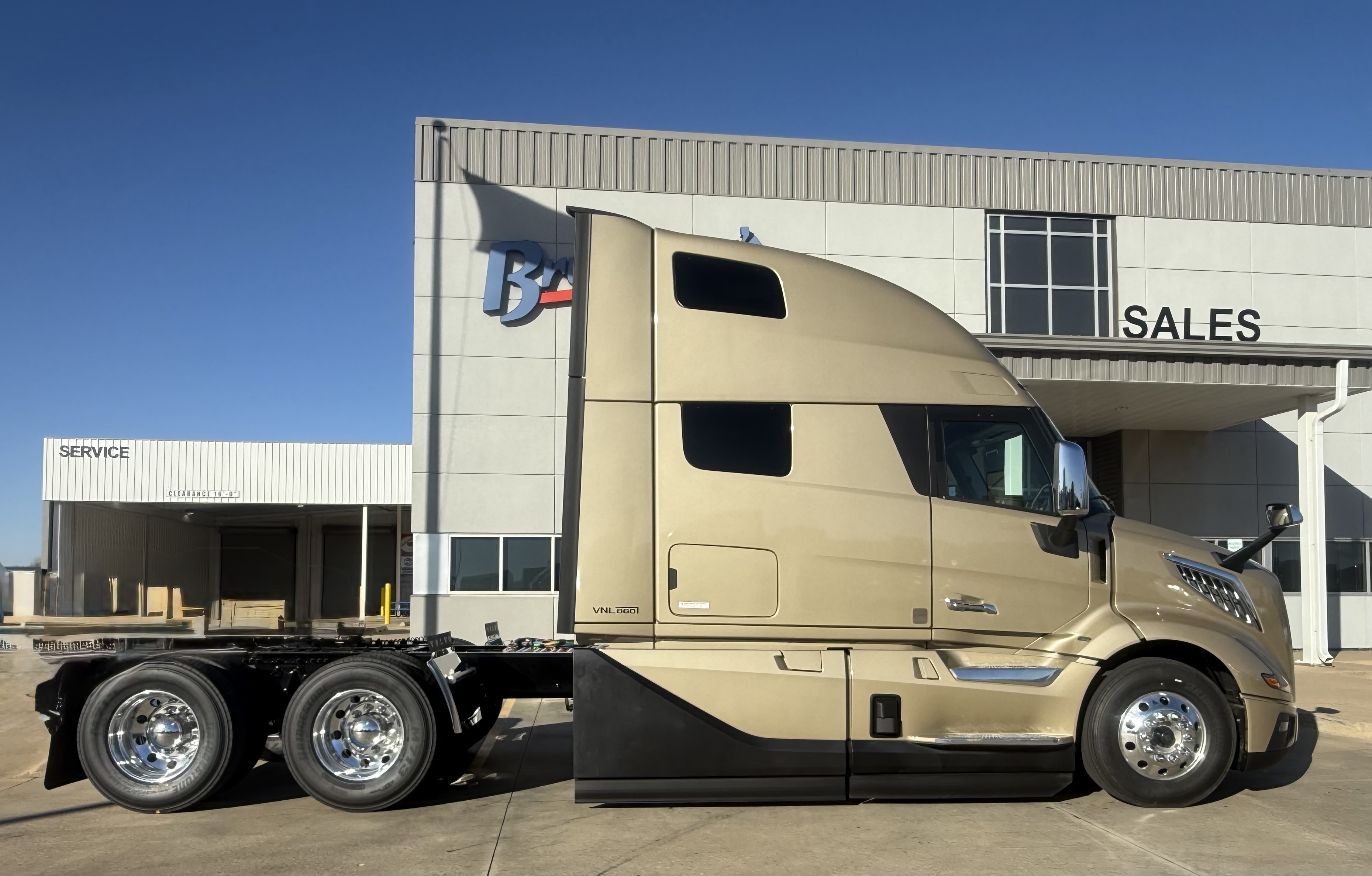 2026 Volvo - image 5