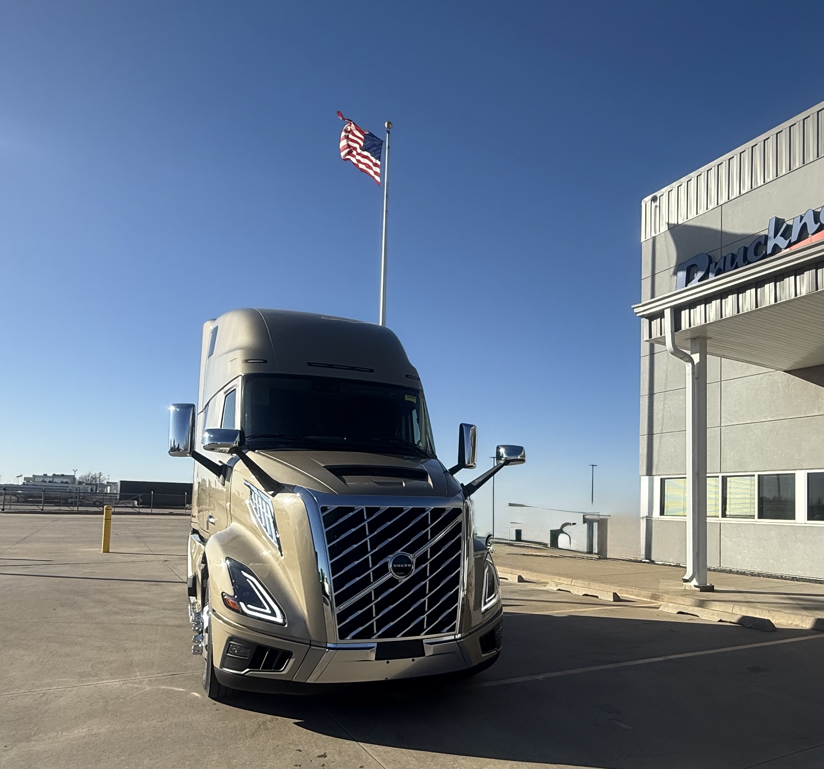 2026 Volvo - image 3