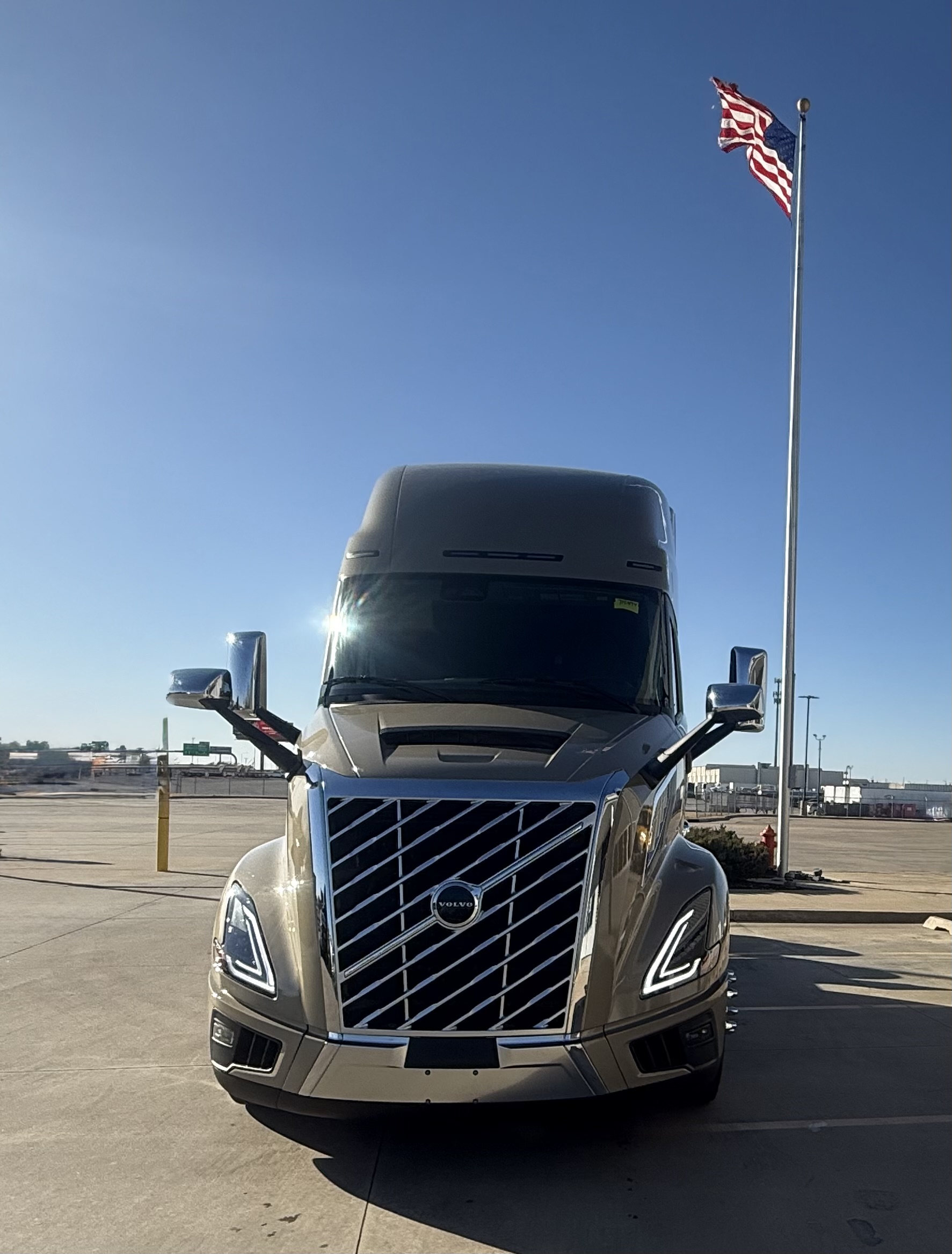 2026 Volvo - image 2