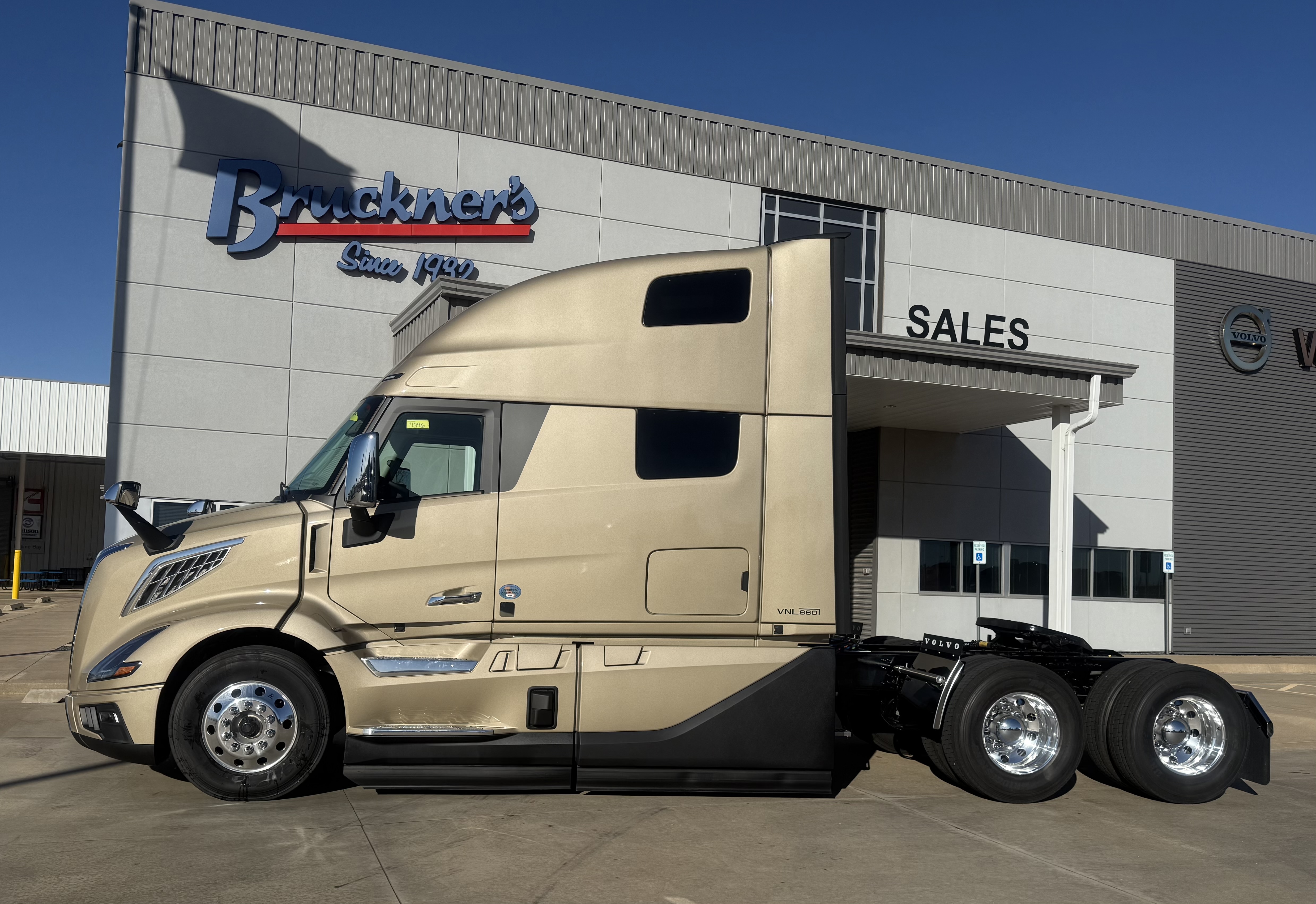 2026 Volvo - image 10