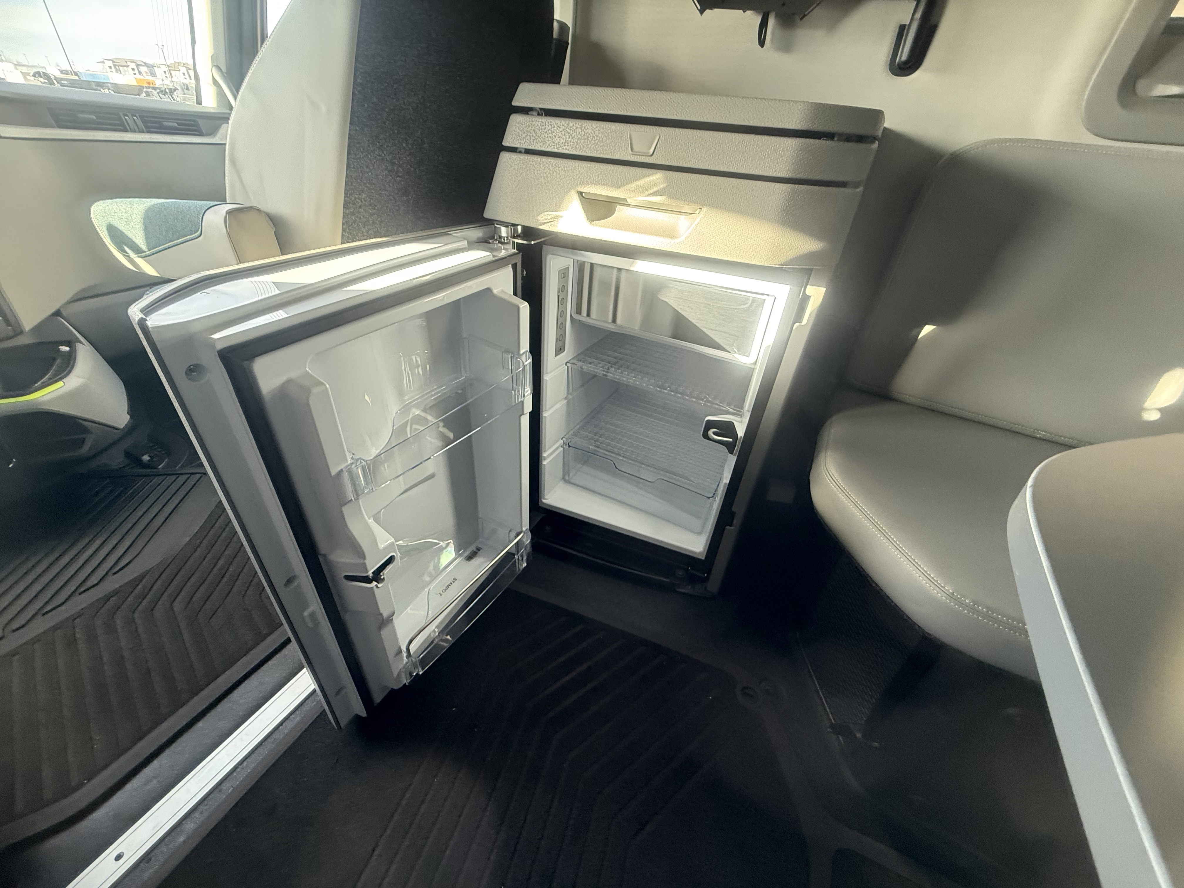 2026 Volvo - image 20