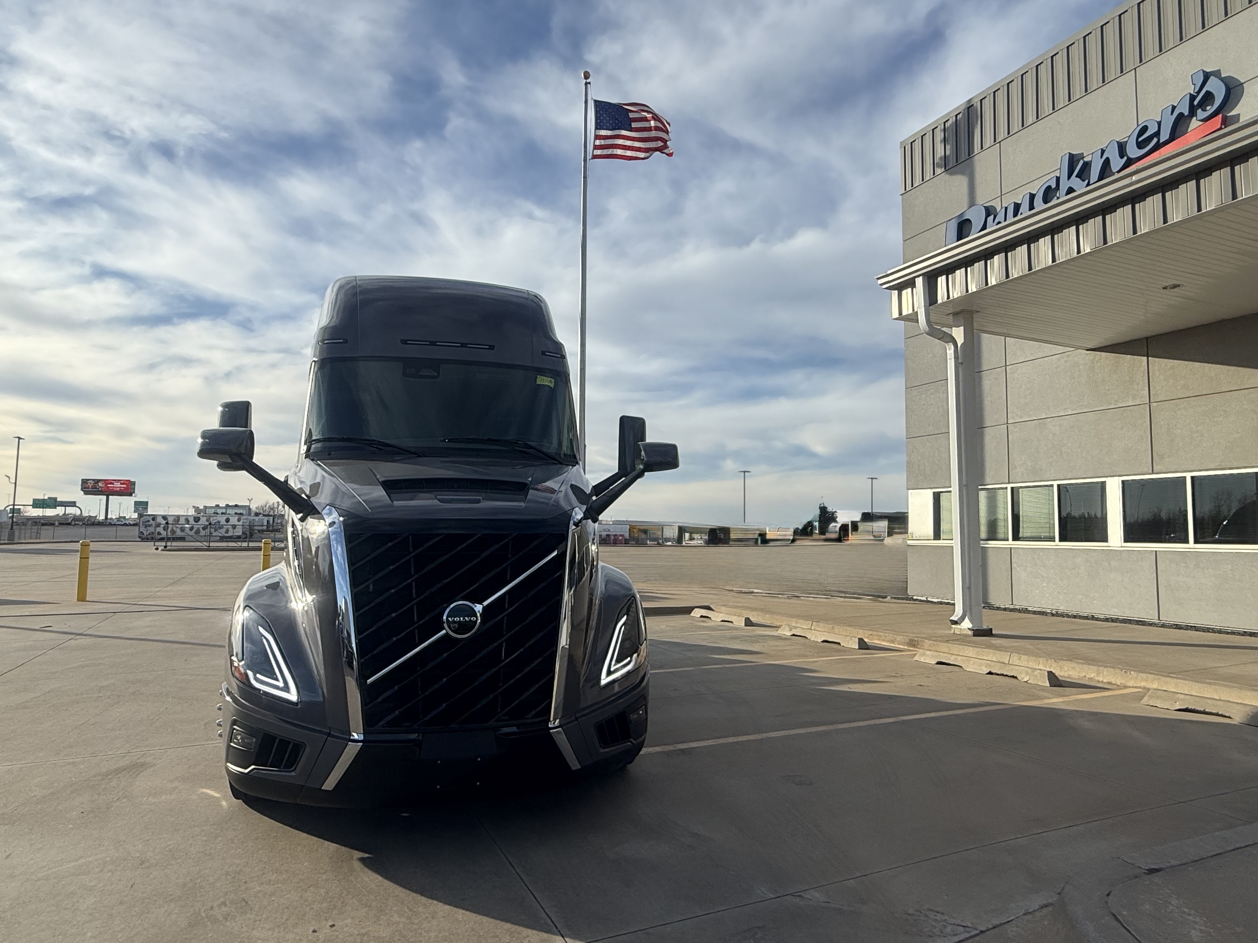 2026 Volvo - image 10