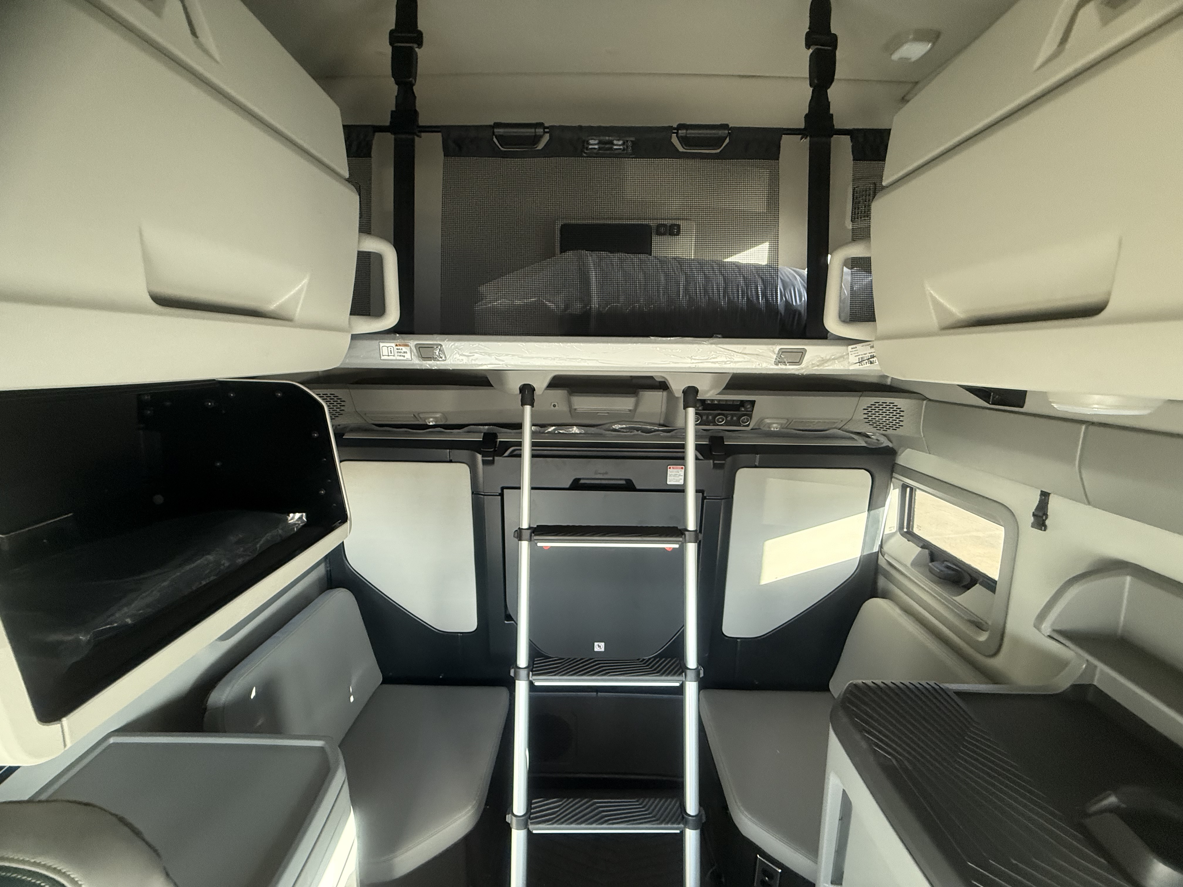 2026 Volvo - image 23