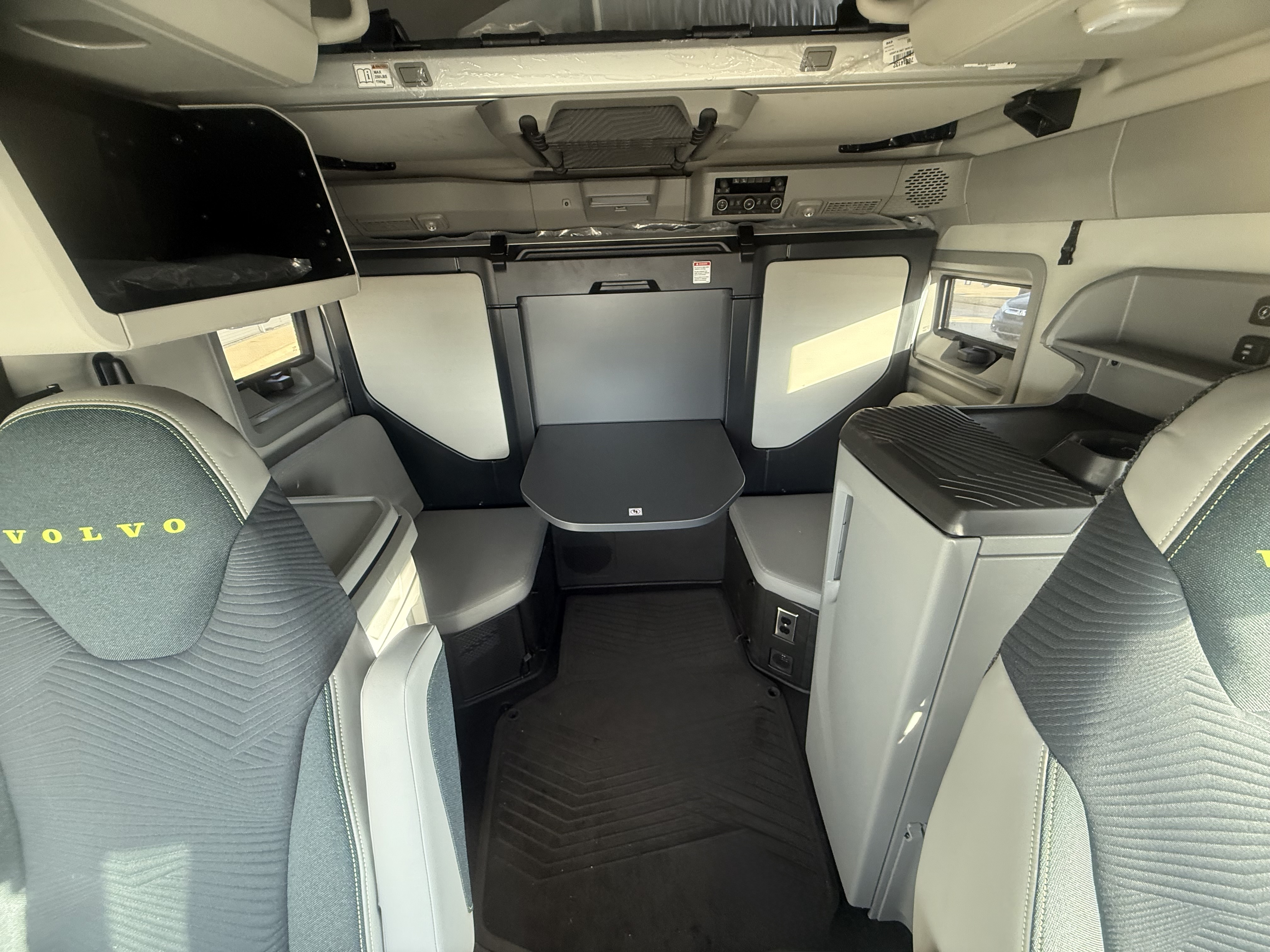 2026 Volvo - image 17