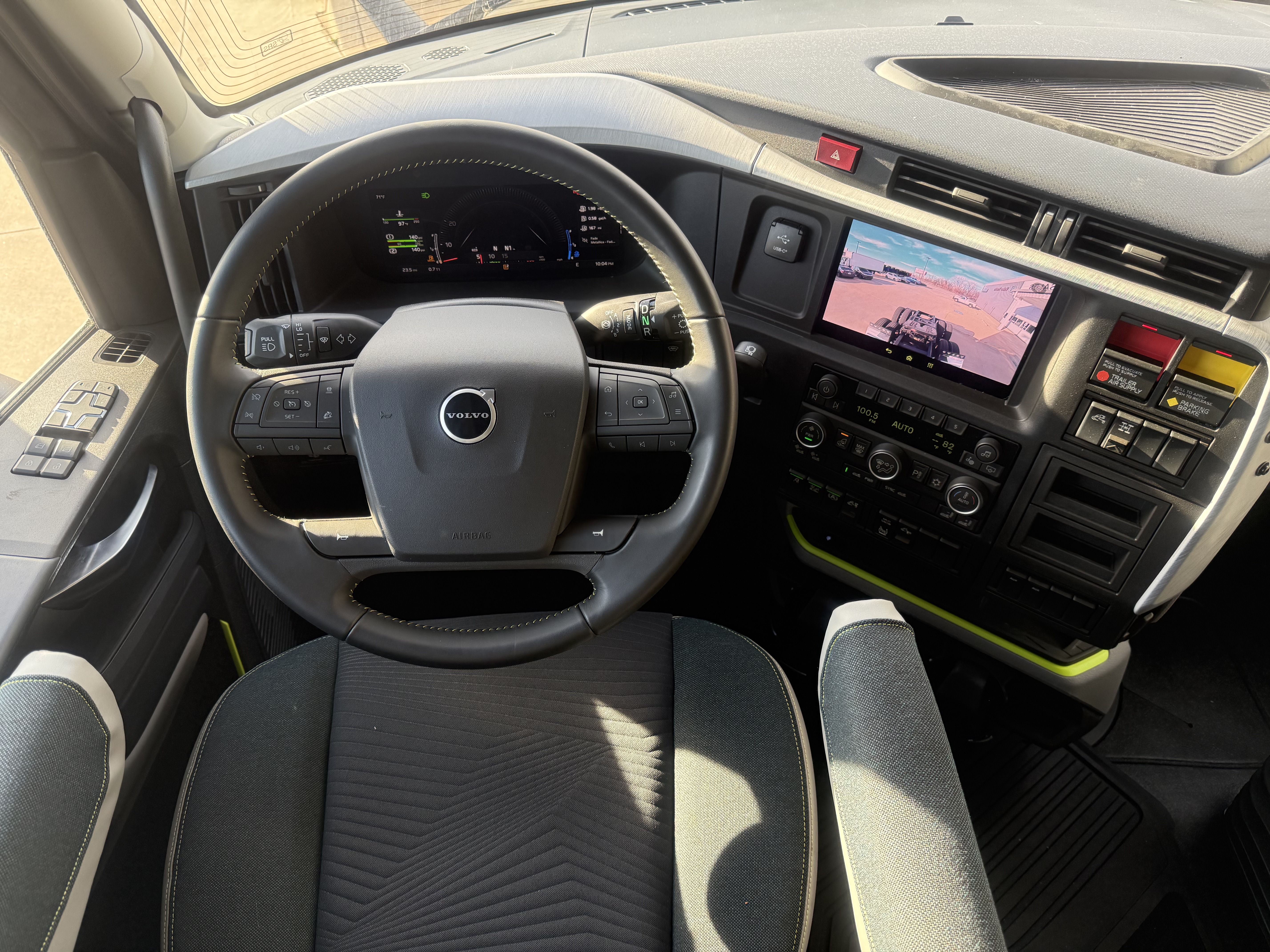 2026 Volvo - image 13