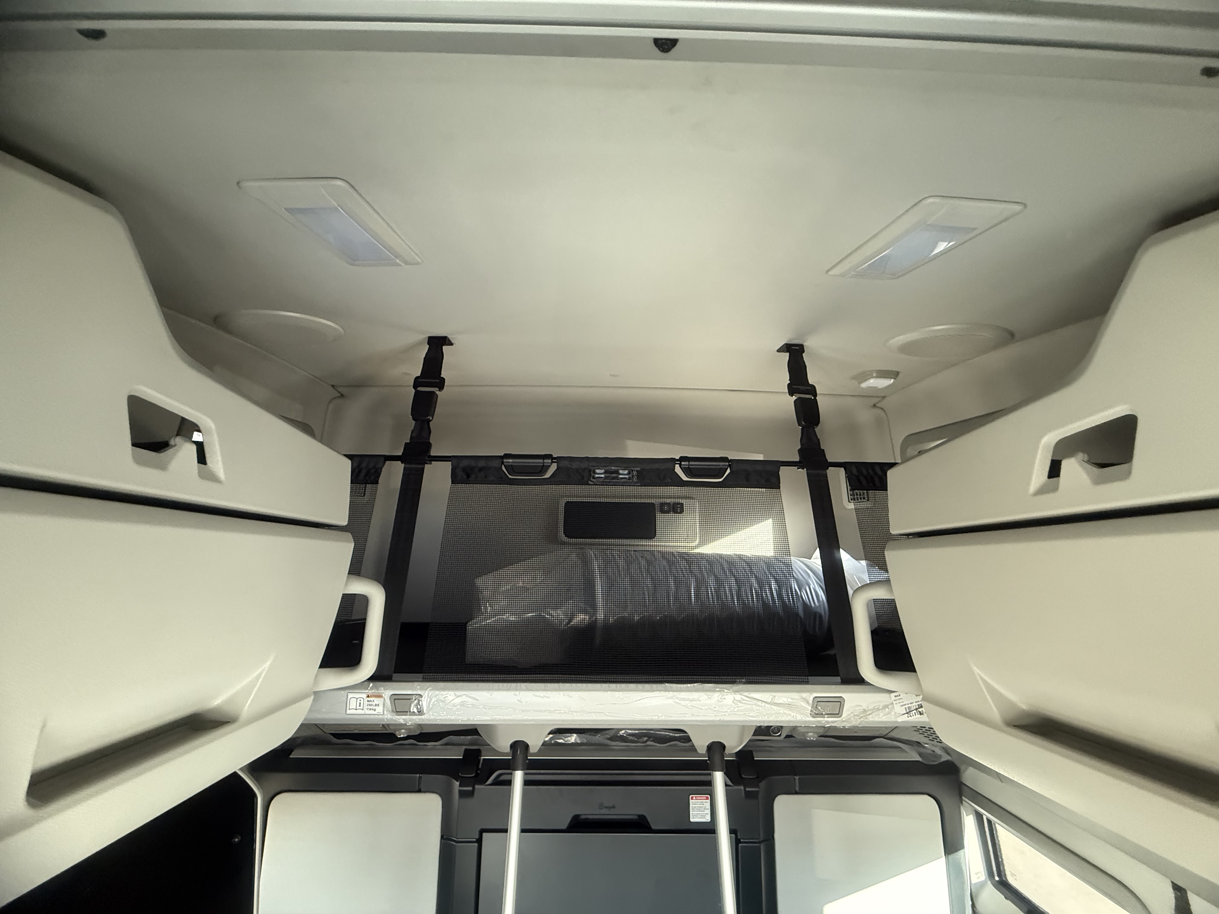 2026 Volvo - image 24