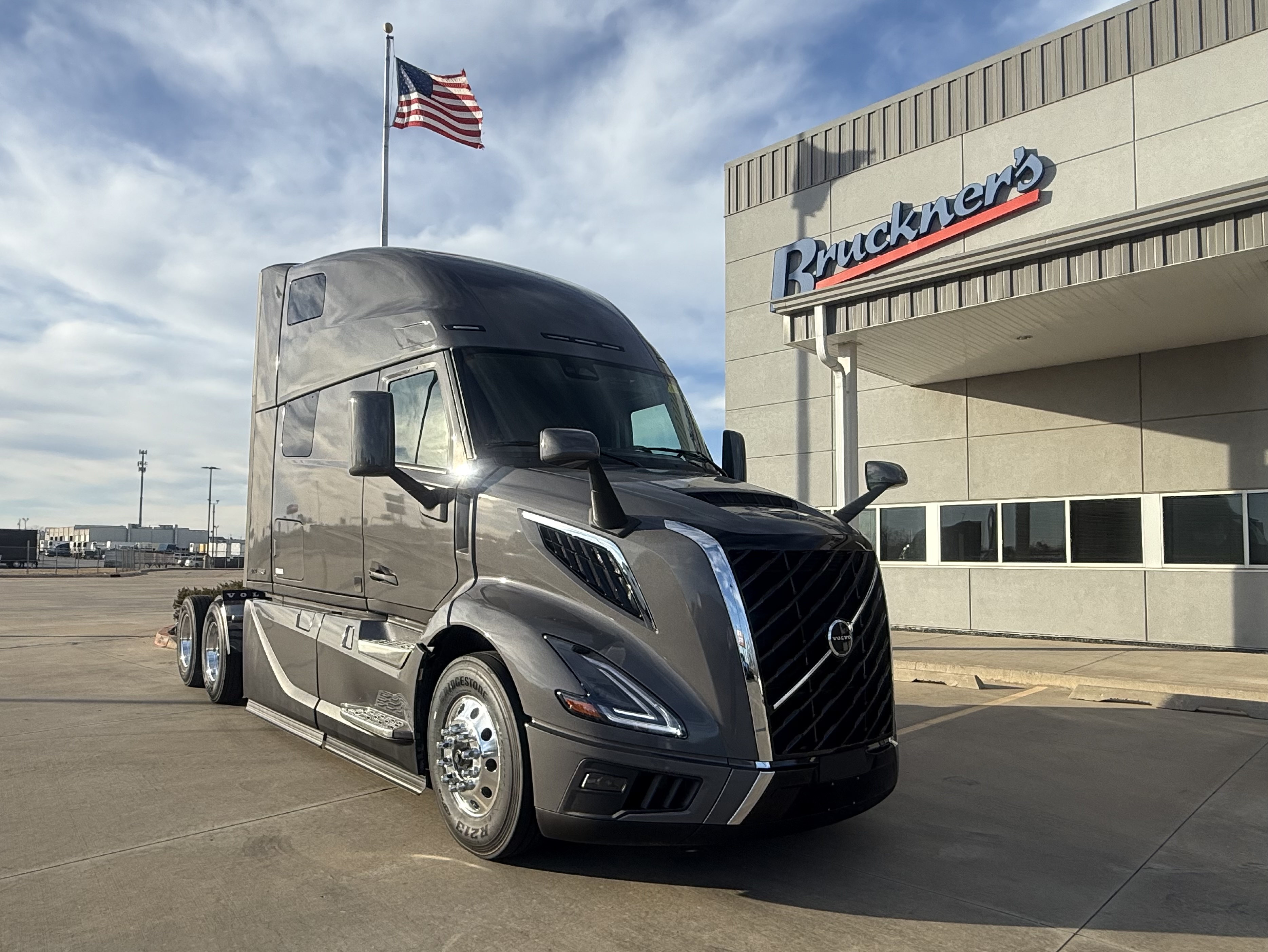 2026 Volvo - image 9