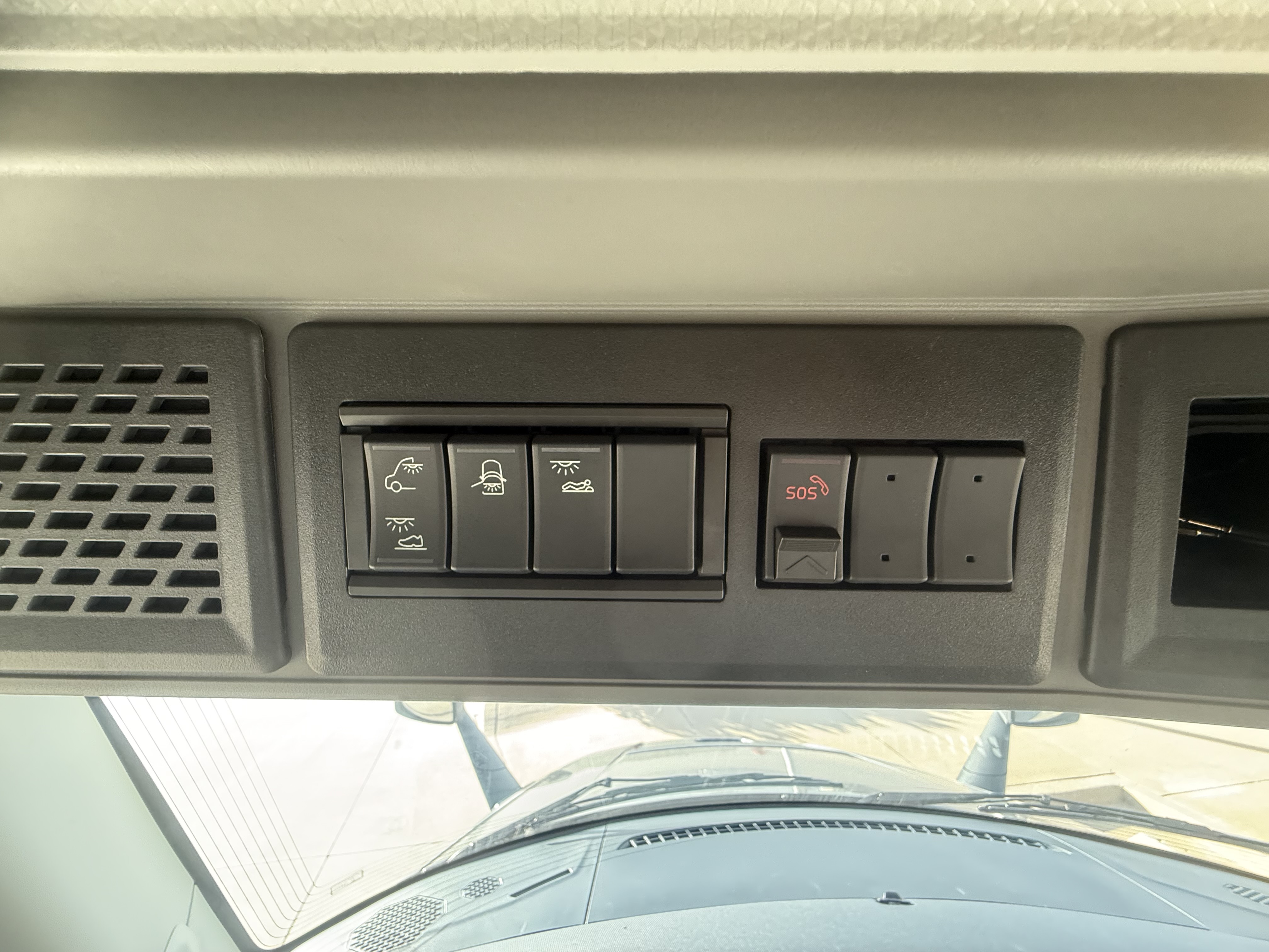 2026 Volvo - image 16