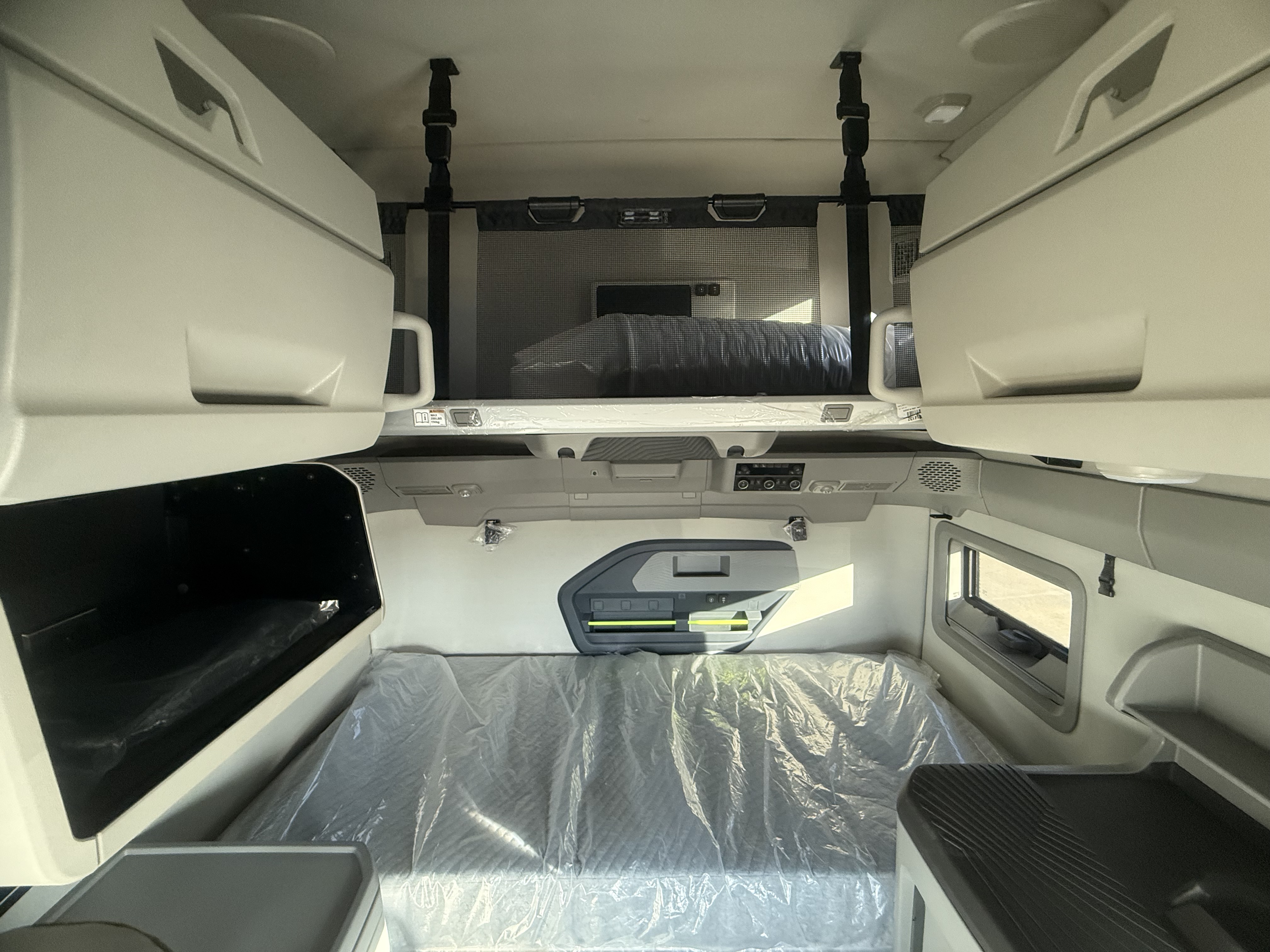 2026 Volvo - image 26