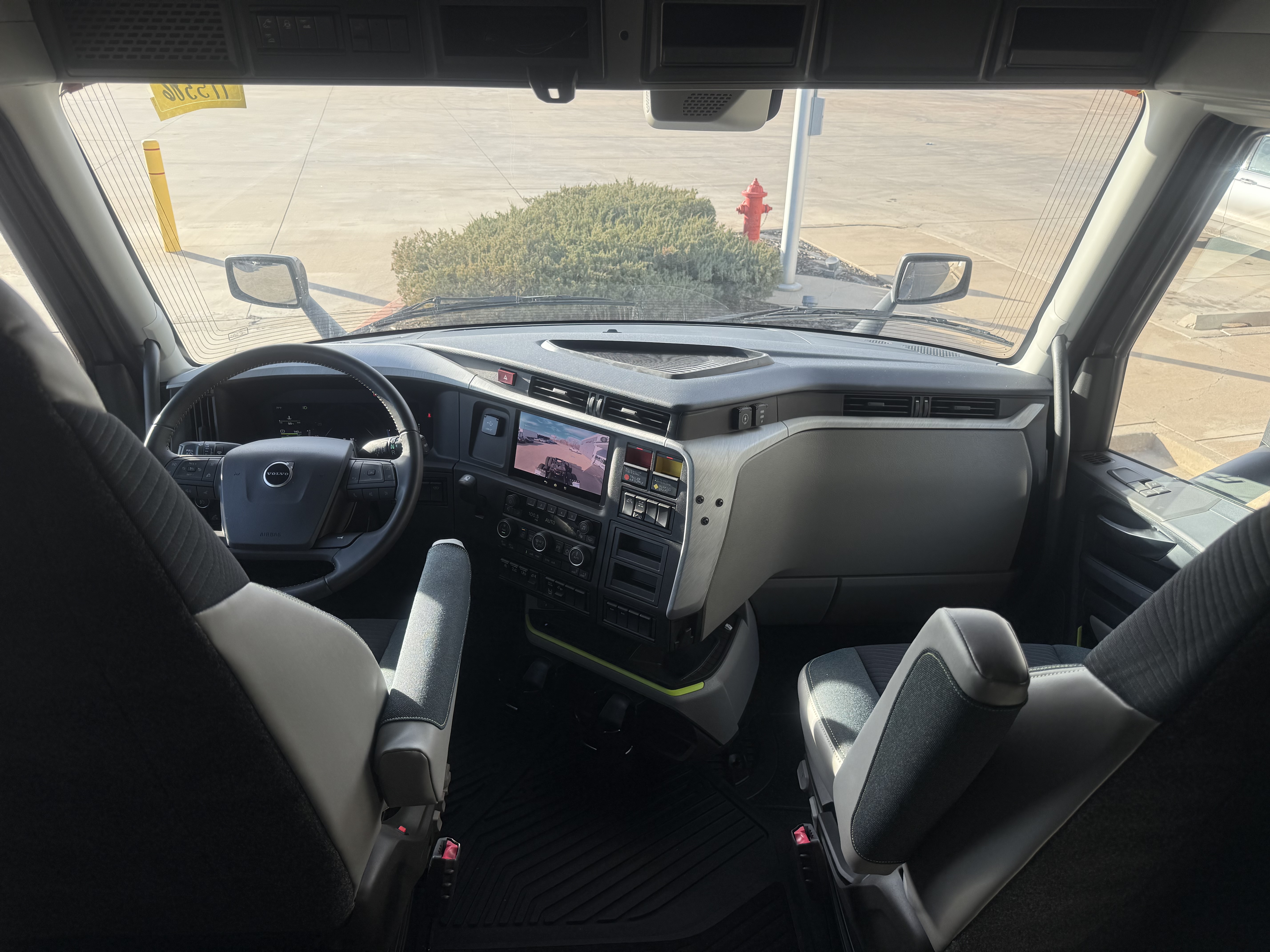 2026 Volvo - image 14