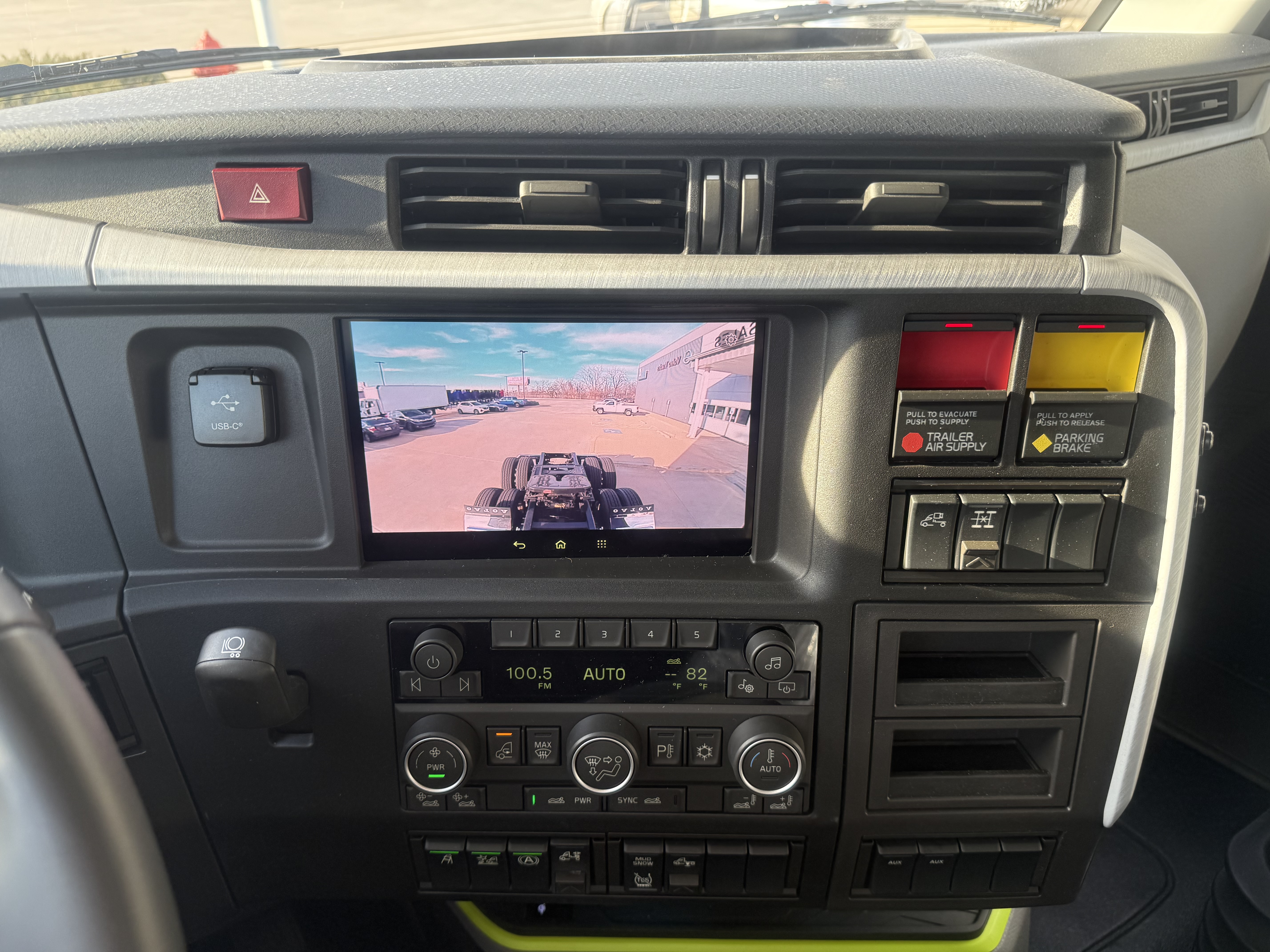 2026 Volvo - image 12