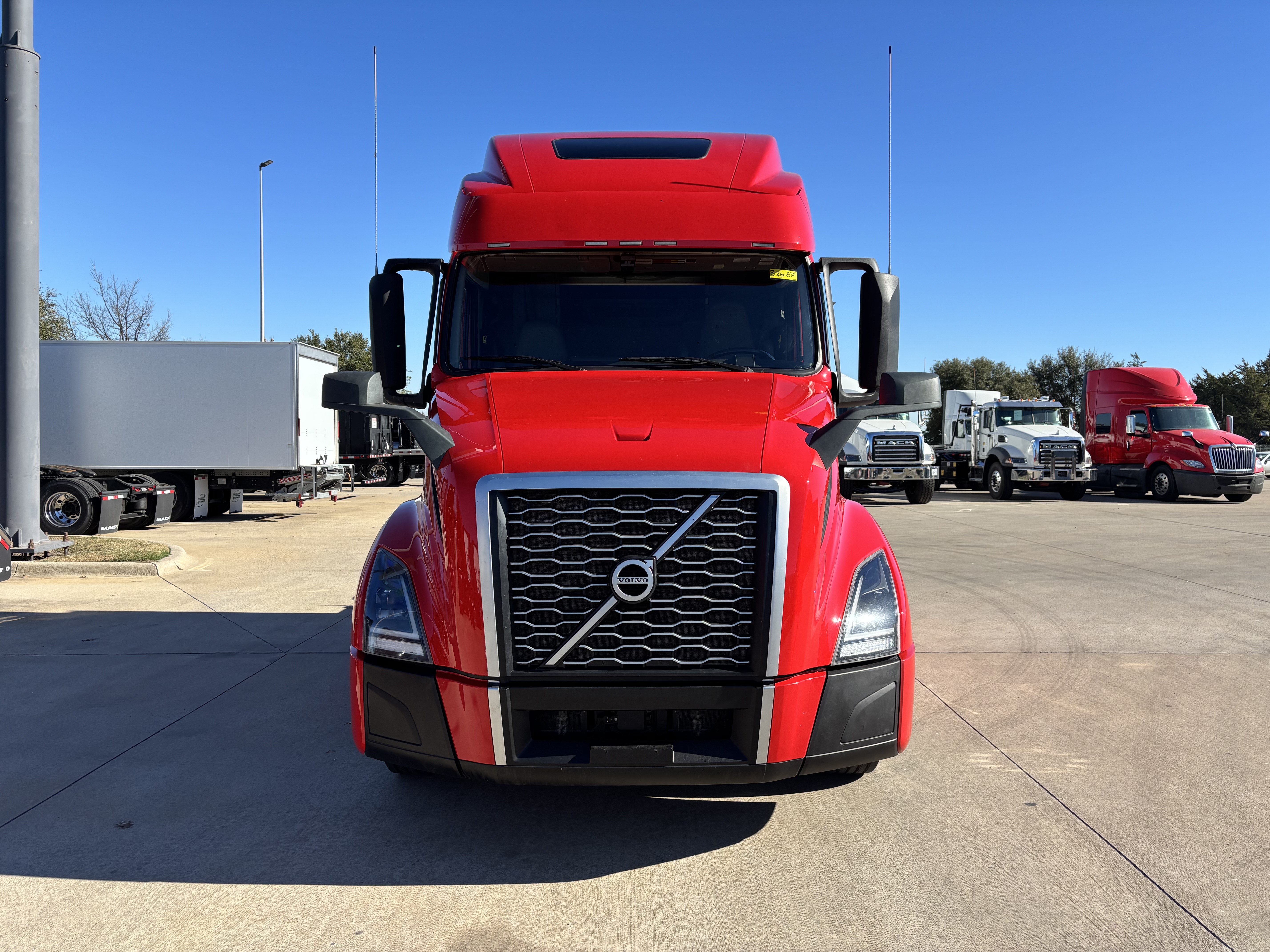 2021 Volvo - image 2