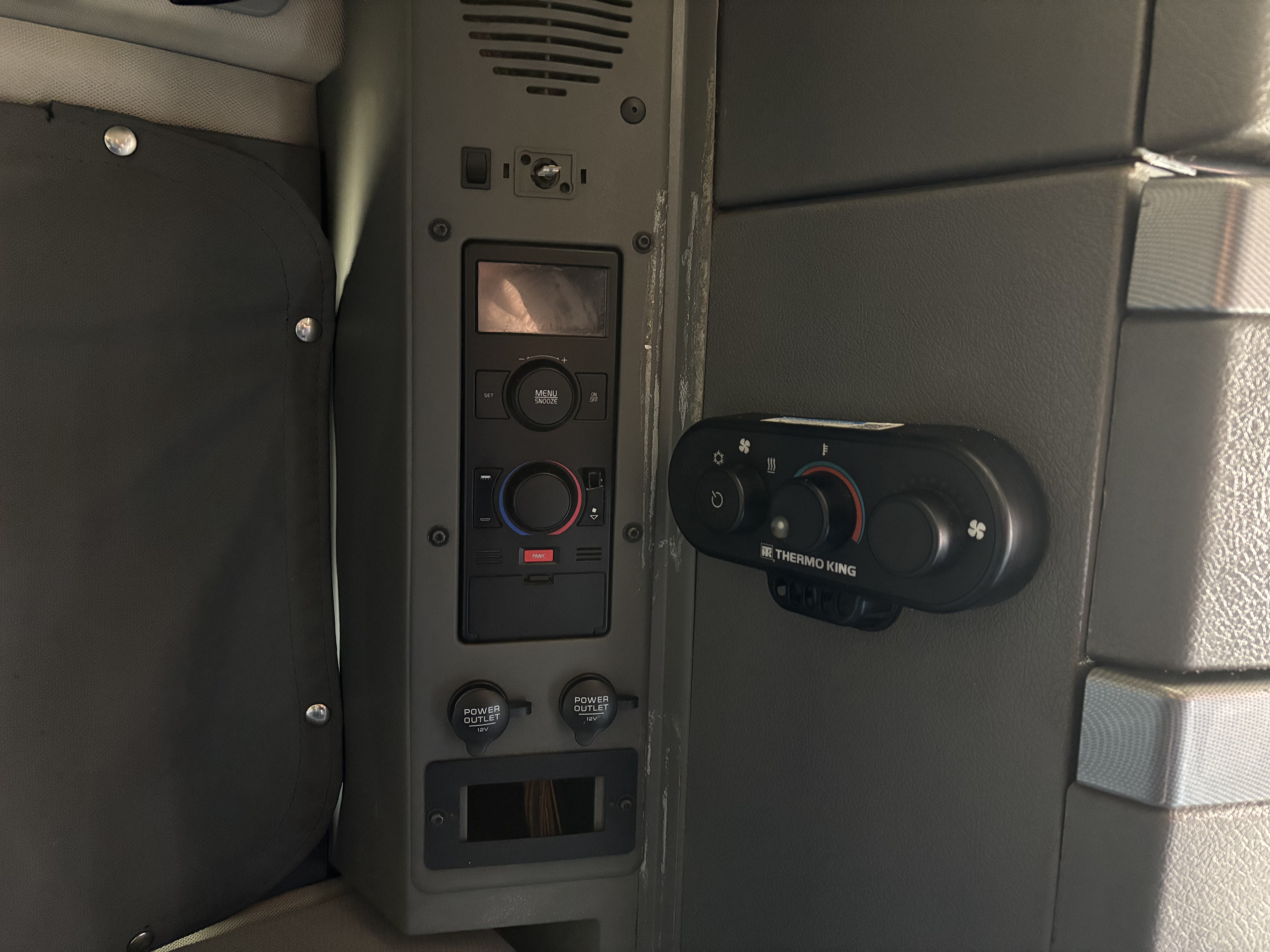 2021 Volvo - image 26