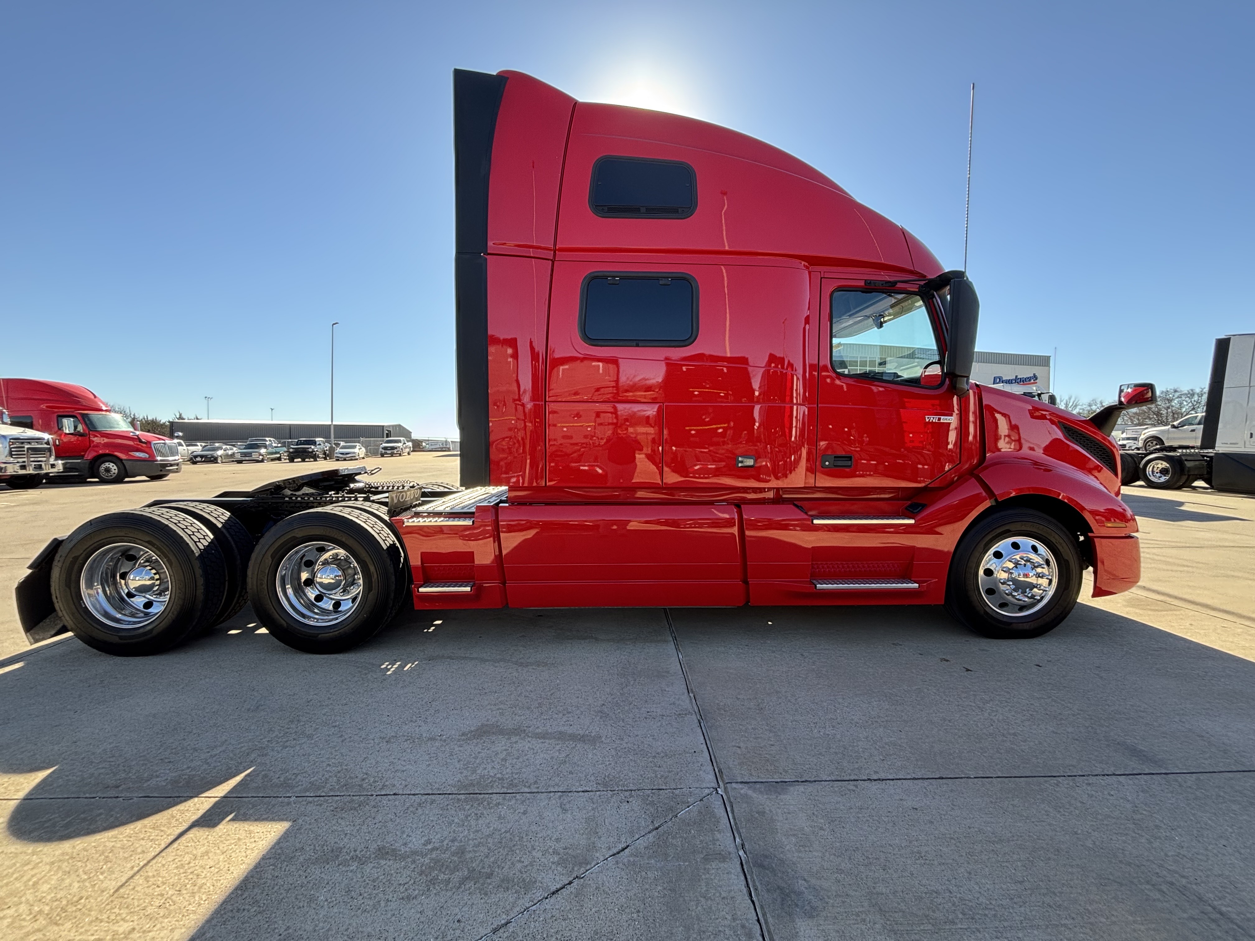 2021 Volvo - image 4