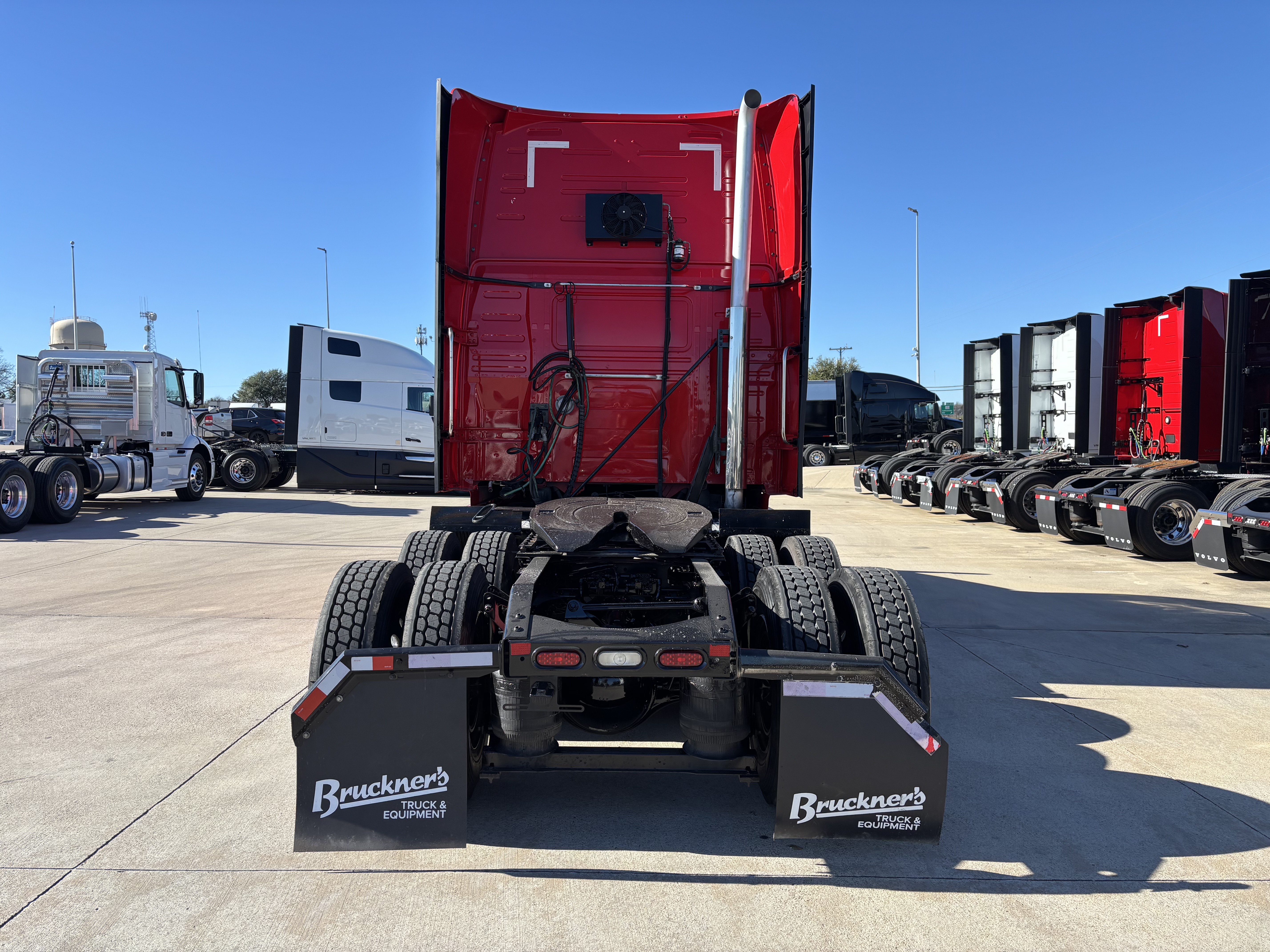 2021 Volvo - image 6