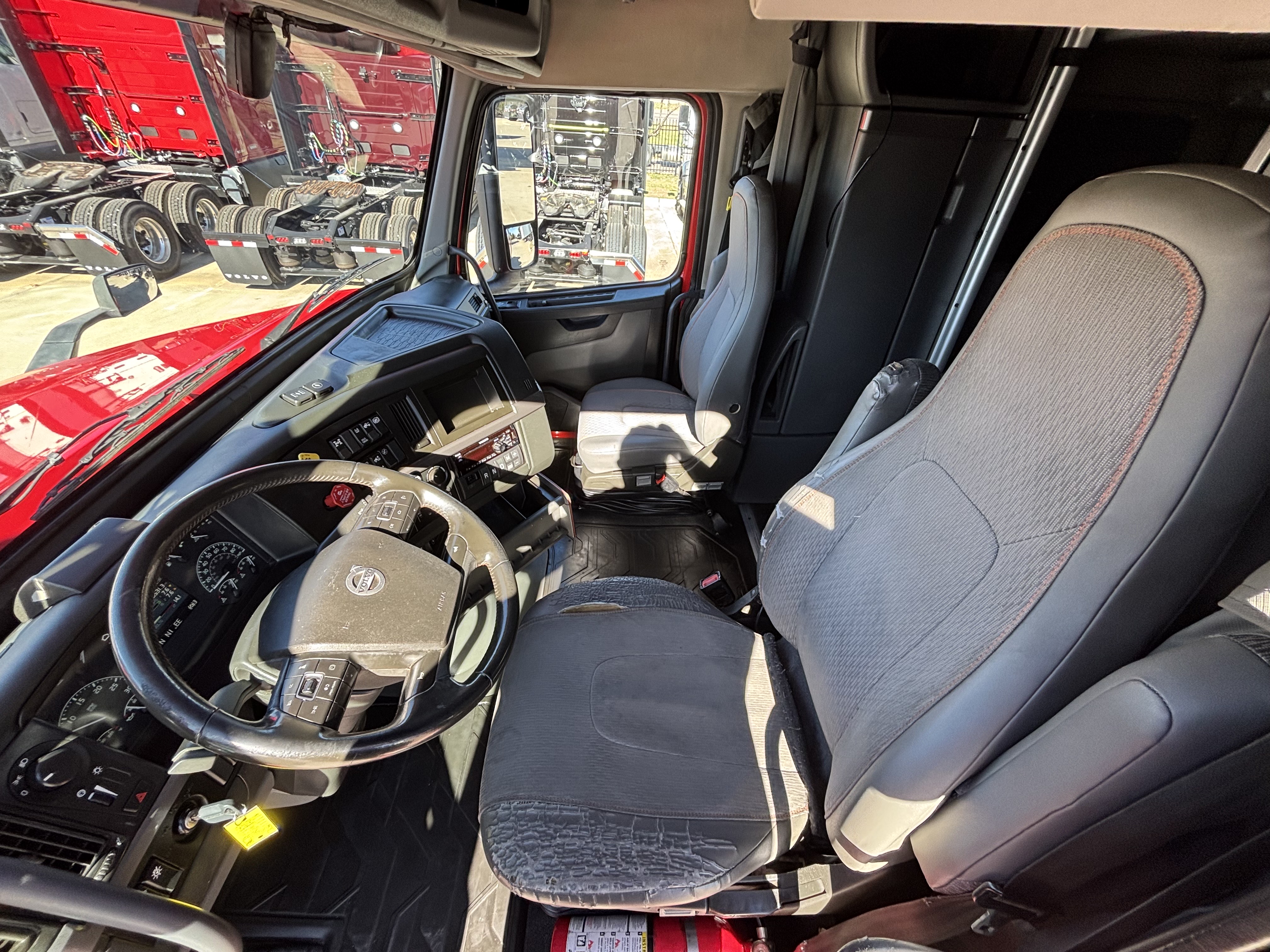 2021 Volvo - image 21