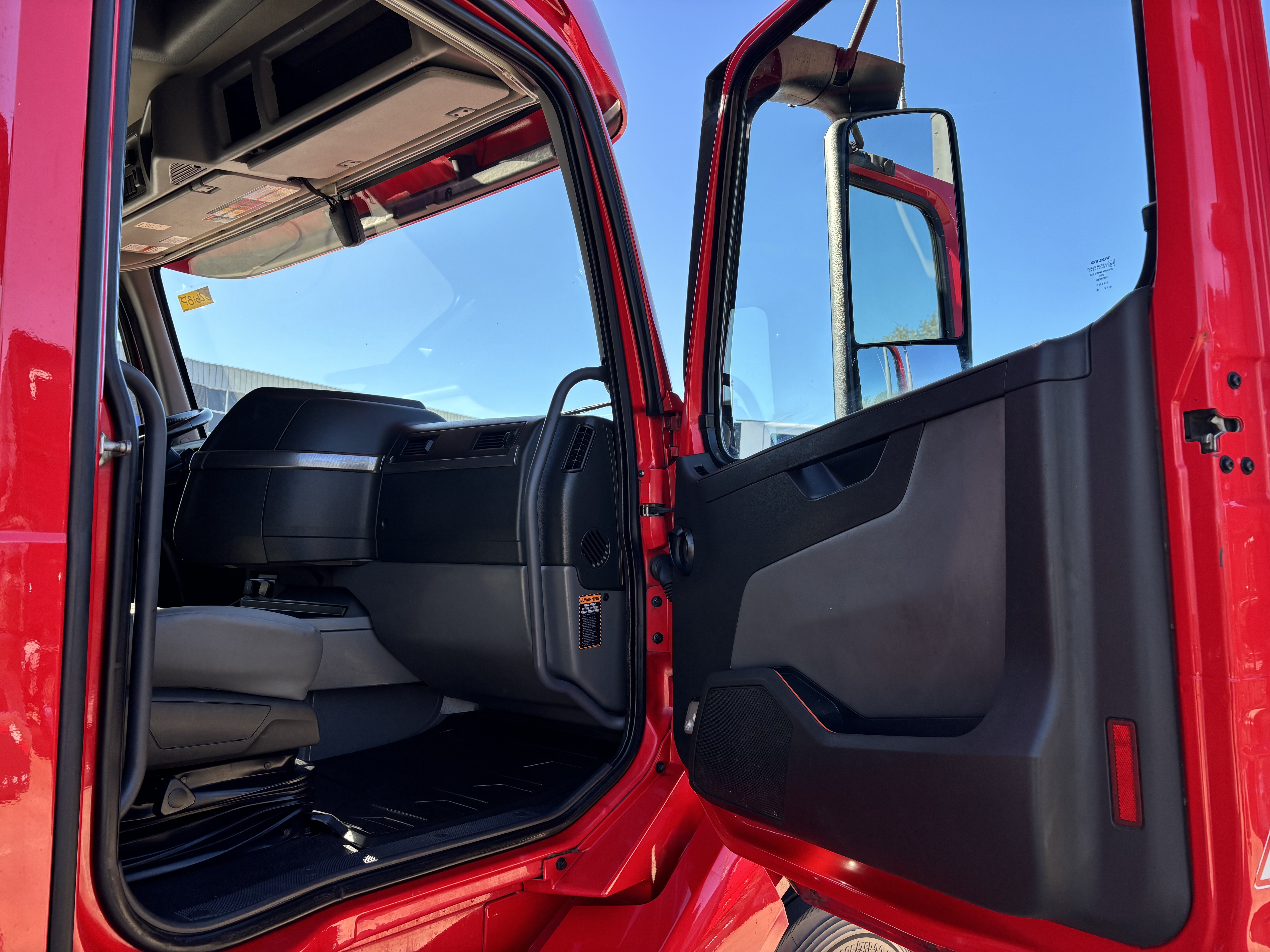 2021 Volvo - image 18