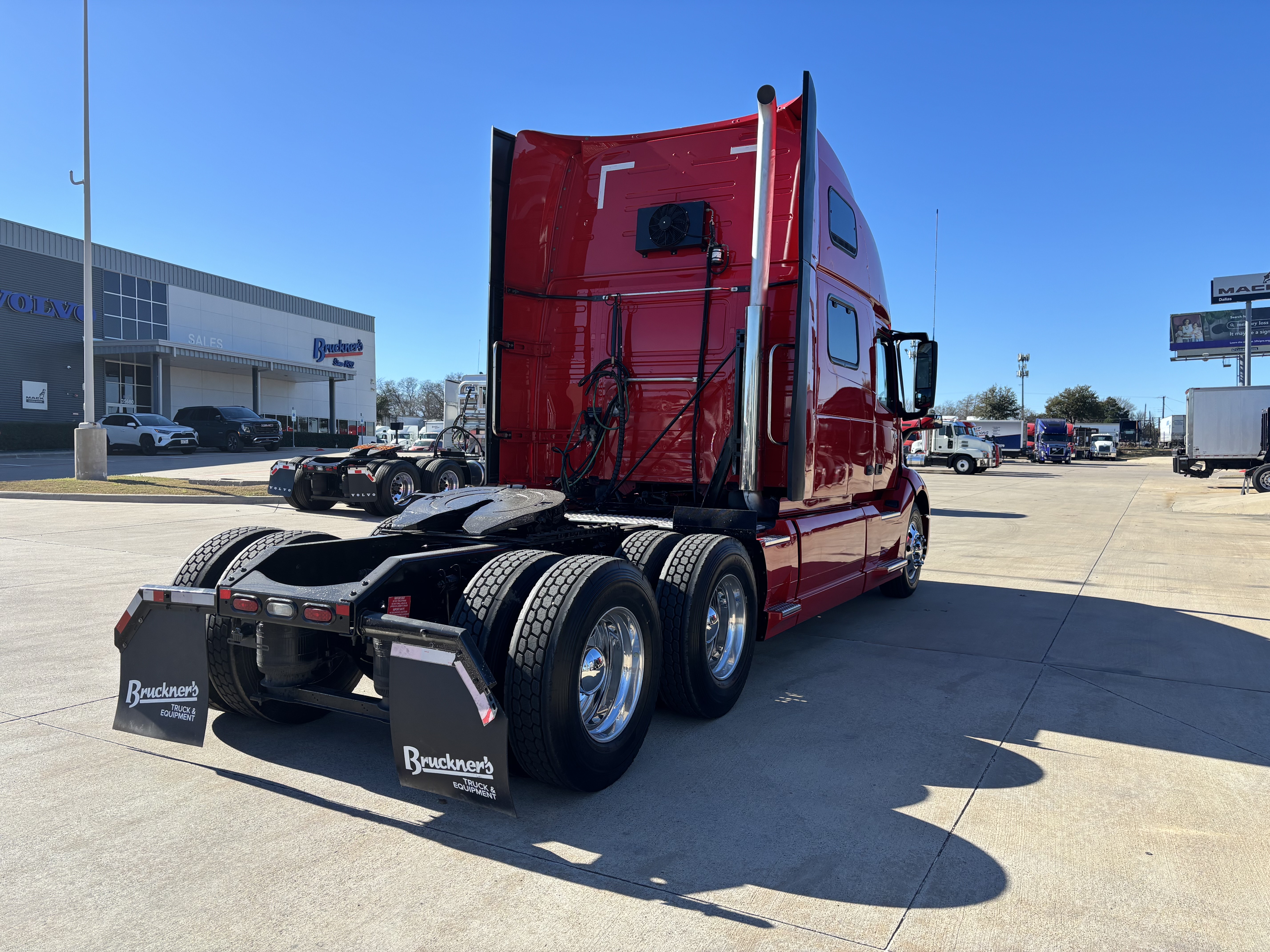 2021 Volvo - image 5