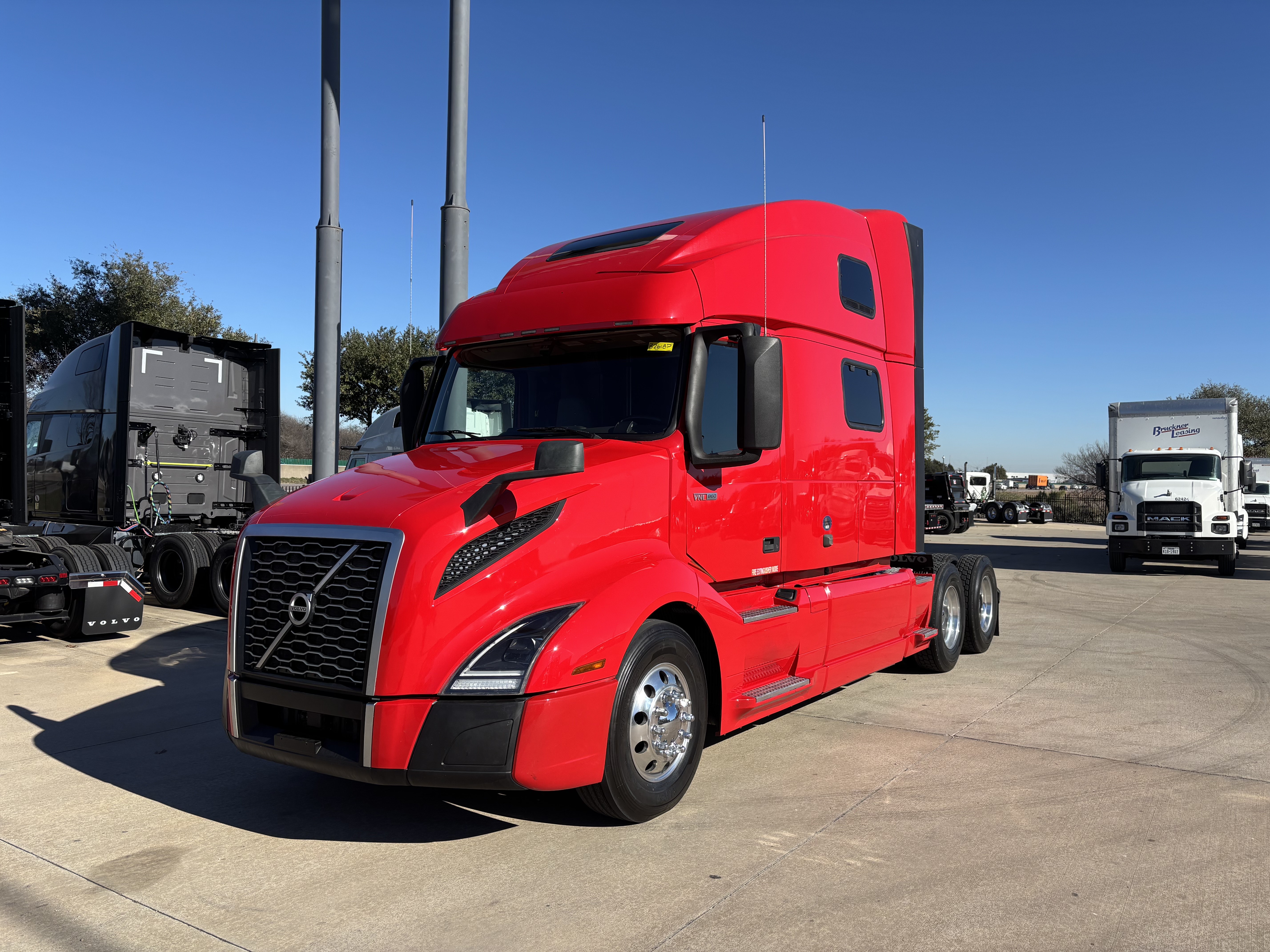 2021 Volvo - image 1